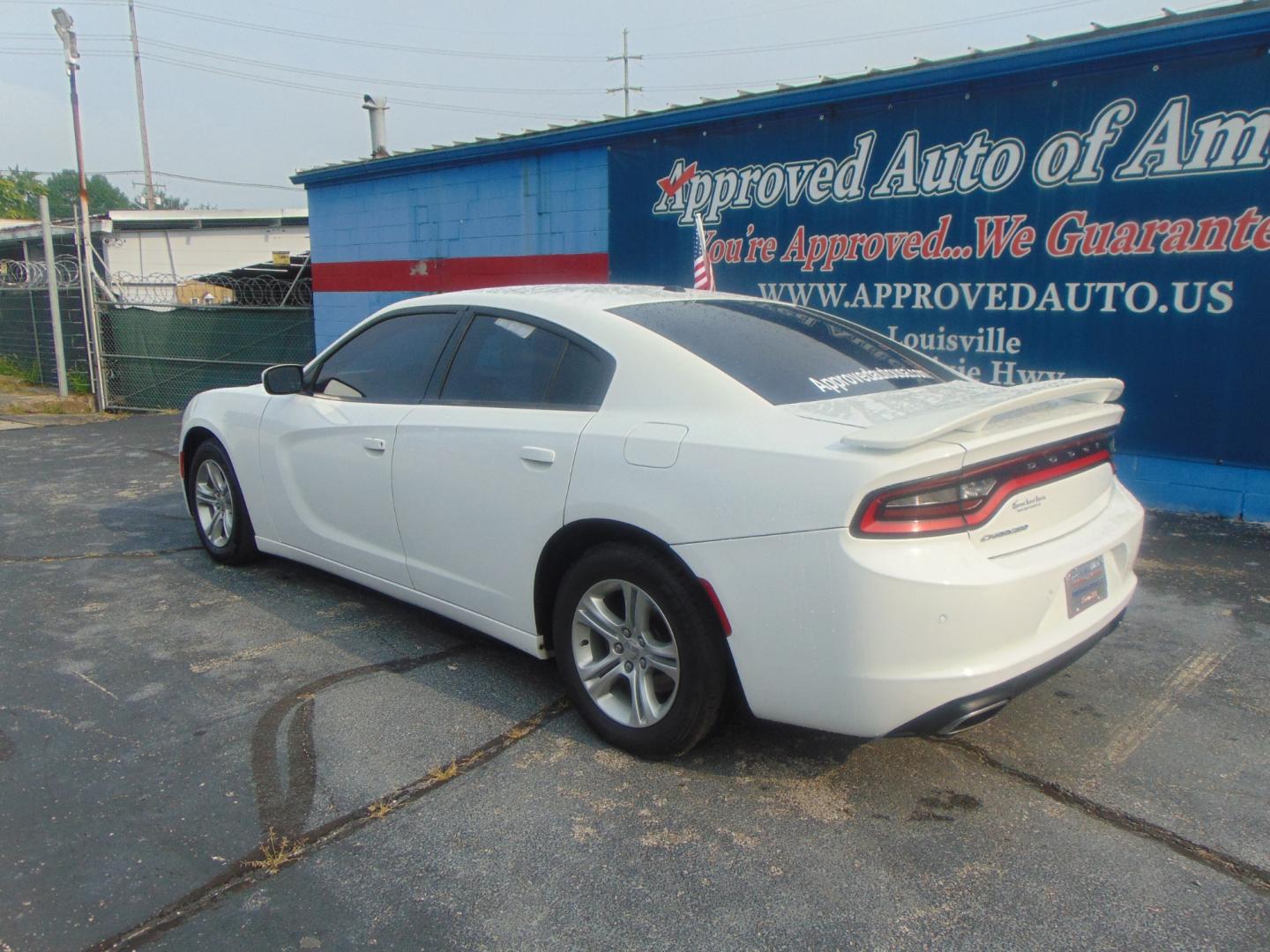 2015 Dodge Charger (2C3CDXBG3FH) , located at 2105 Dixie Hwy, Louisville, KY, 40210, (502) 772-3333, 38.220932, -85.795441 - Photo#5