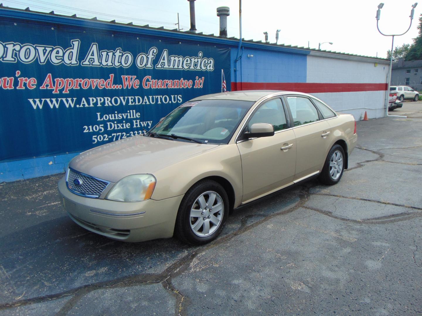 2007 Ford Five Hundred (1FAHP24127G) , located at 2105 Dixie Hwy, Louisville, KY, 40210, (502) 772-3333, 38.220932, -85.795441 - Photo#1