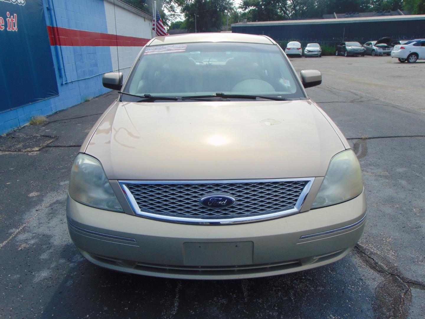 2007 Ford Five Hundred (1FAHP24127G) , located at 2105 Dixie Hwy, Louisville, KY, 40210, (502) 772-3333, 38.220932, -85.795441 - Photo#2