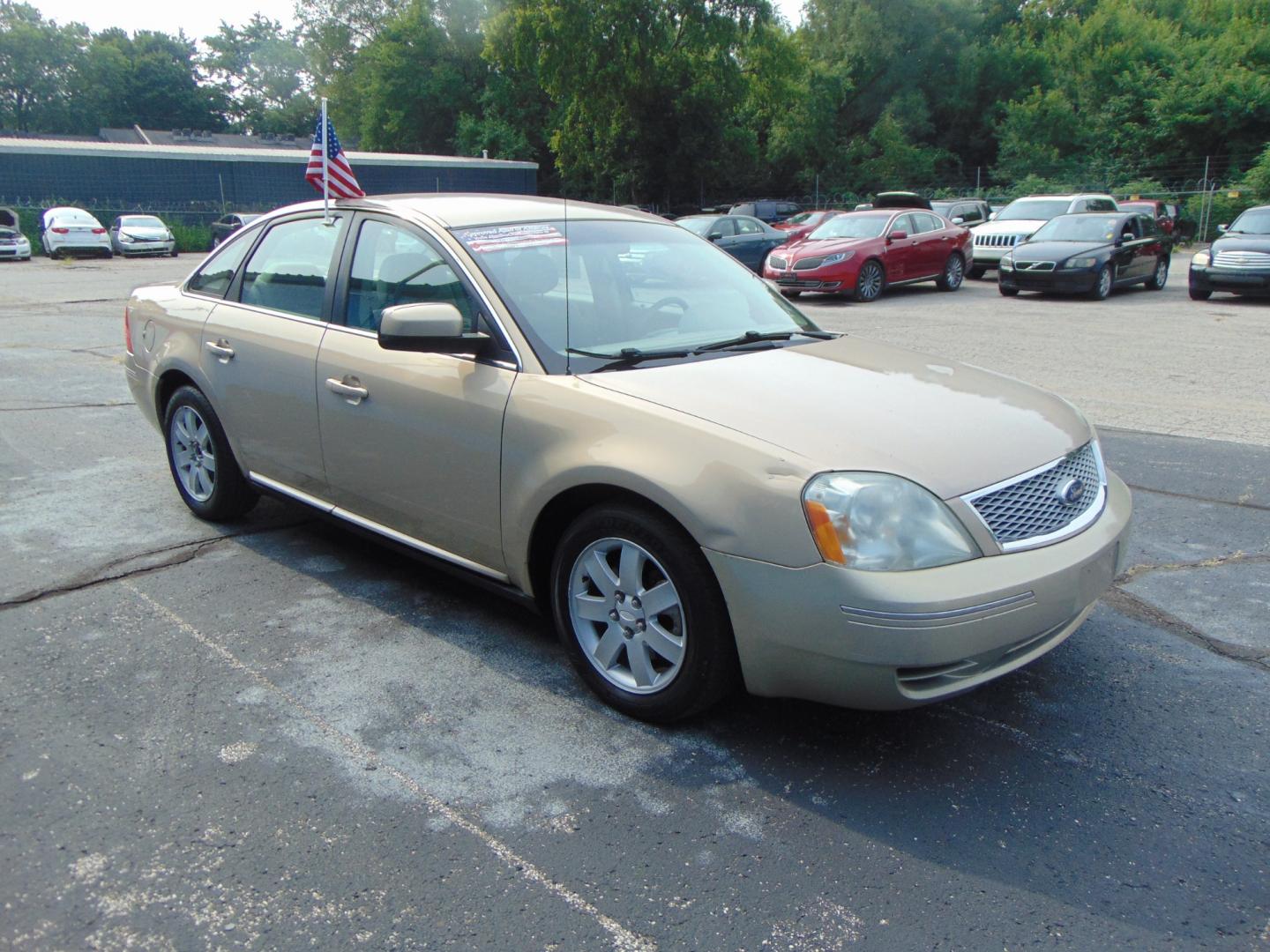 2007 Ford Five Hundred (1FAHP24127G) , located at 2105 Dixie Hwy, Louisville, KY, 40210, (502) 772-3333, 38.220932, -85.795441 - Photo#3