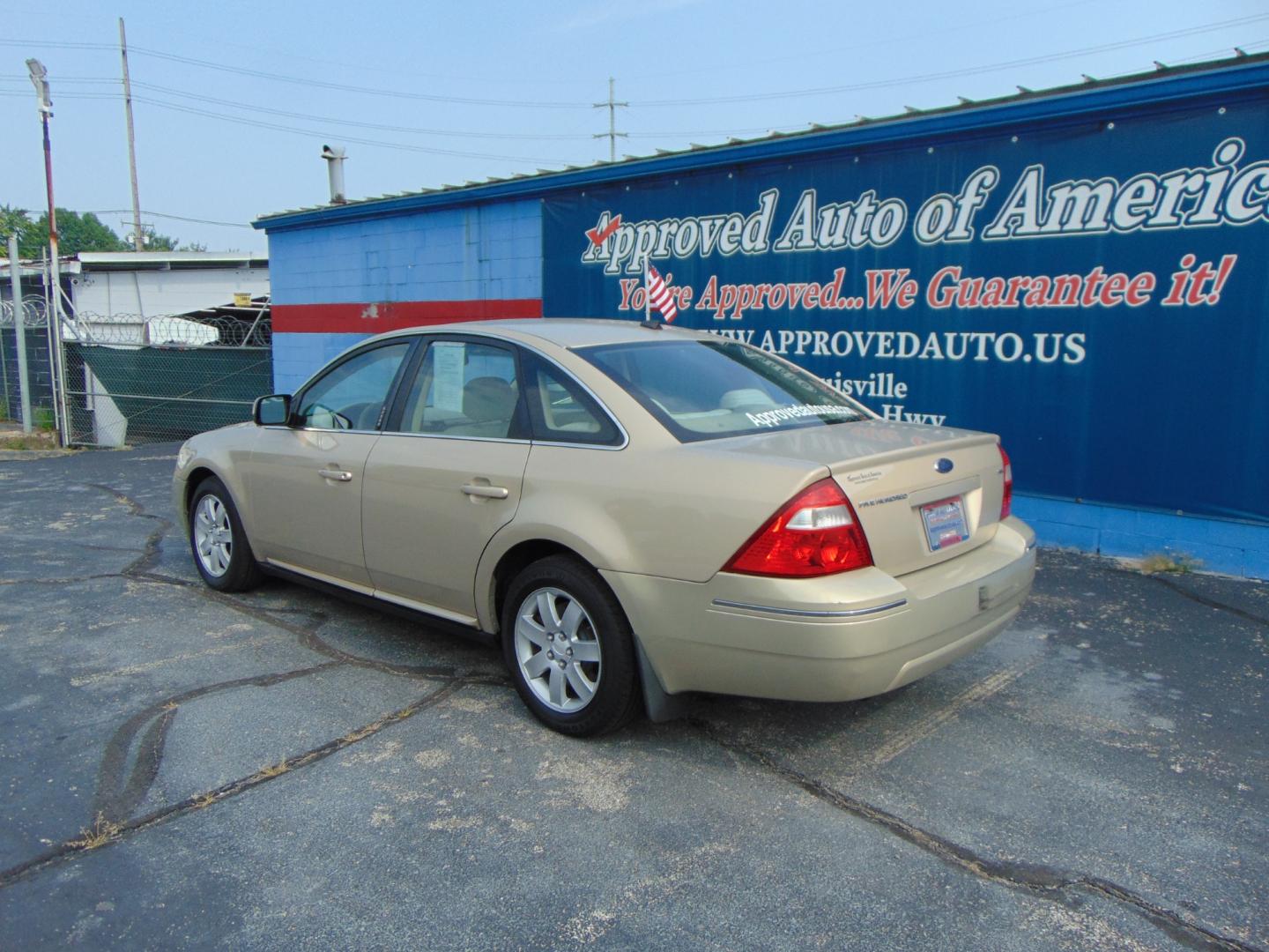 2007 Ford Five Hundred (1FAHP24127G) , located at 2105 Dixie Hwy, Louisville, KY, 40210, (502) 772-3333, 38.220932, -85.795441 - Photo#6