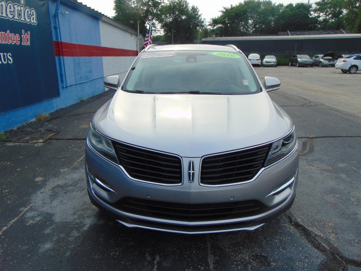 2016 Lincoln MKC (5LMCJ4D95GU) , located at 2105 Dixie Hwy, Louisville, KY, 40210, (502) 772-3333, 38.220932, -85.795441 - Photo#2