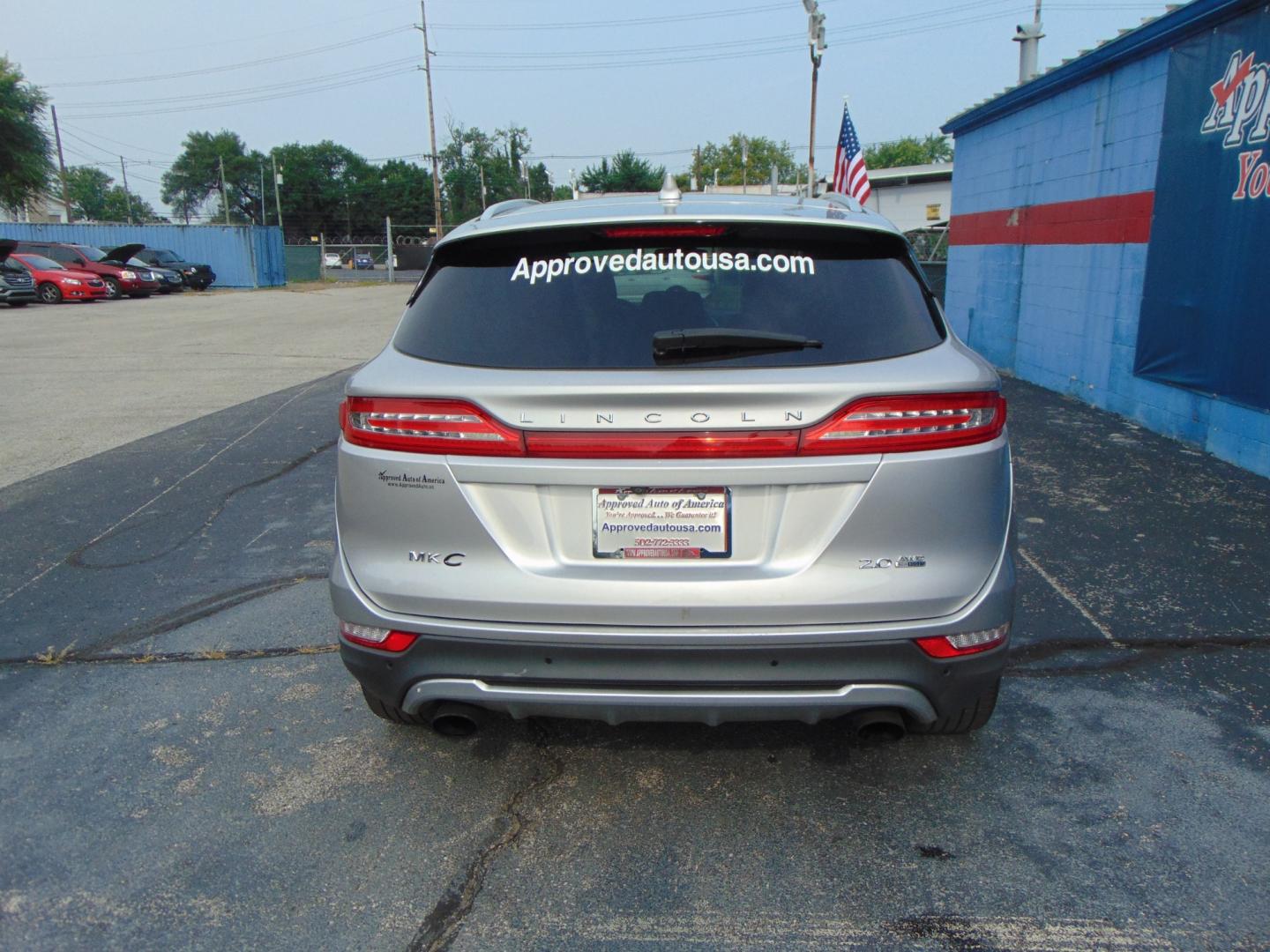 2016 Lincoln MKC (5LMCJ4D95GU) , located at 2105 Dixie Hwy, Louisville, KY, 40210, (502) 772-3333, 38.220932, -85.795441 - Photo#5