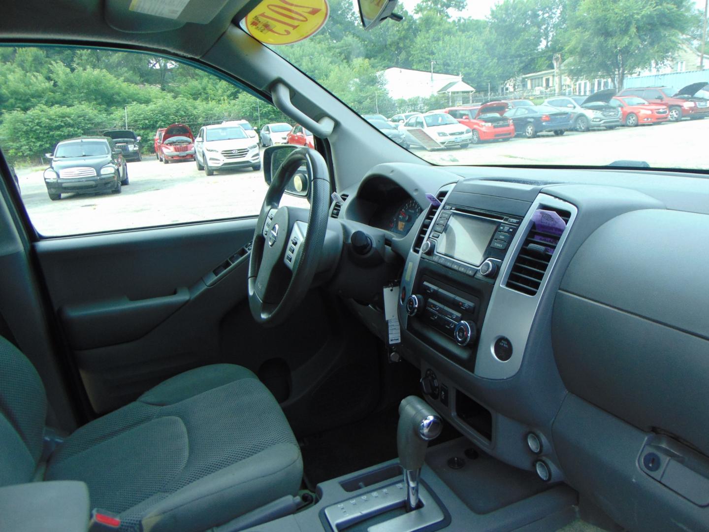 2016 Nissan Frontier (1N6AD0EV0GN) , located at 2105 Dixie Hwy, Louisville, KY, 40210, (502) 772-3333, 38.220932, -85.795441 - Photo#6