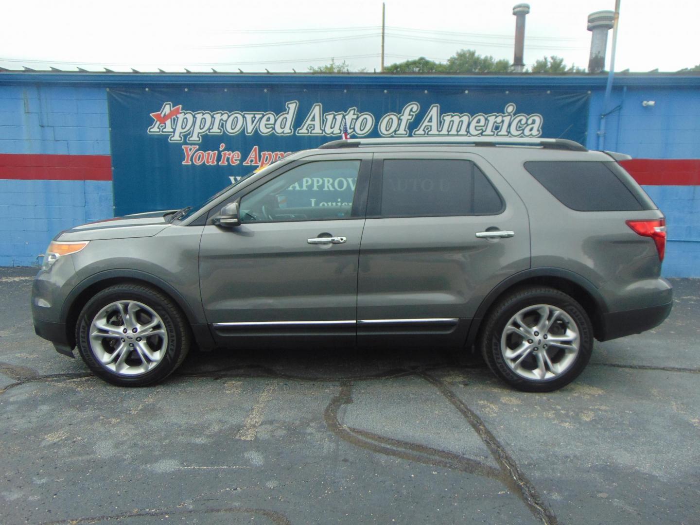 2014 Ford Explorer Limited FWD (1FM5K7F86EG) with an 3.5L V6 DOHC 24V engine, 6-Speed Automatic transmission, located at 2105 Dixie Hwy, Louisville, KY, 40210, (502) 772-3333, 38.220932, -85.795441 - Photo#0