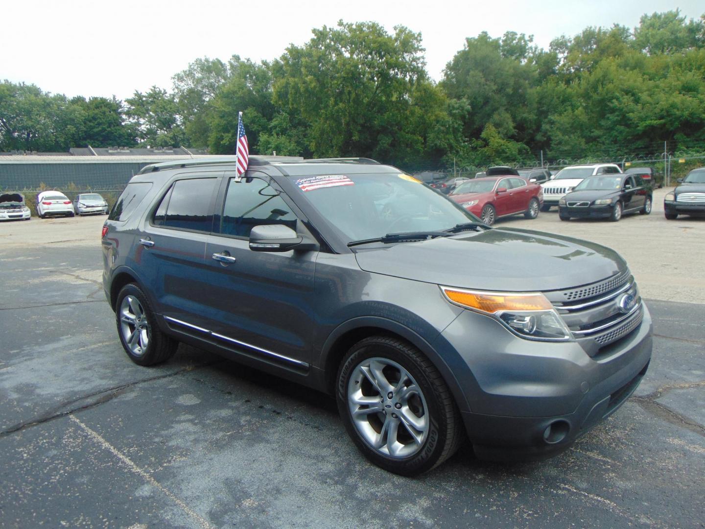 2014 Ford Explorer Limited FWD (1FM5K7F86EG) with an 3.5L V6 DOHC 24V engine, 6-Speed Automatic transmission, located at 2105 Dixie Hwy, Louisville, KY, 40210, (502) 772-3333, 38.220932, -85.795441 - Photo#3