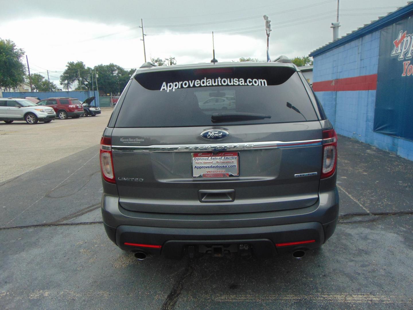 2014 Ford Explorer Limited FWD (1FM5K7F86EG) with an 3.5L V6 DOHC 24V engine, 6-Speed Automatic transmission, located at 2105 Dixie Hwy, Louisville, KY, 40210, (502) 772-3333, 38.220932, -85.795441 - Photo#5