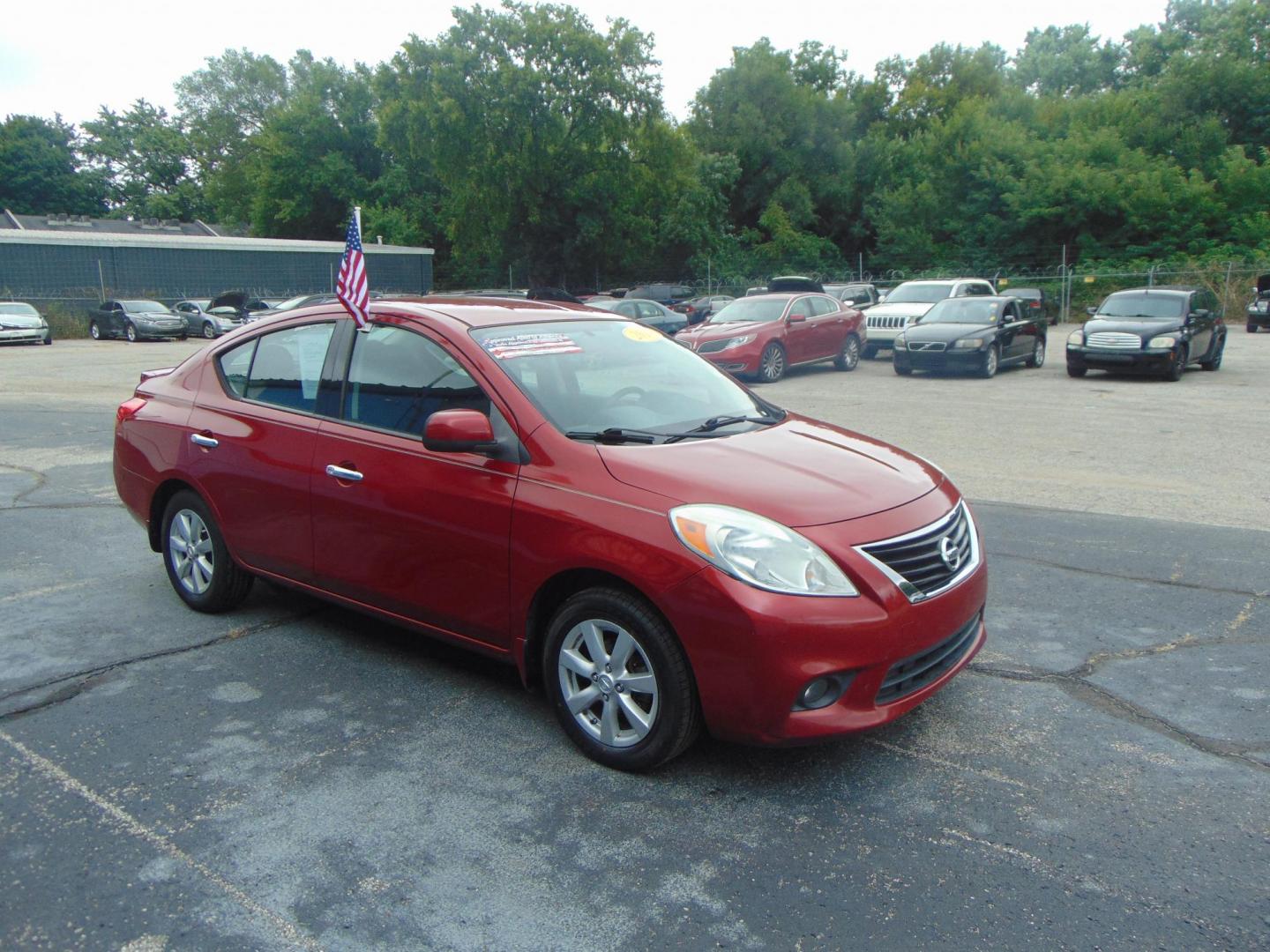 2014 Nissan Versa 1.6 S 5M (3N1CN7AP1EL) with an 1.6L L4 DOHC 16V engine, 5-Speed Manual transmission, located at 2105 Dixie Hwy, Louisville, KY, 40210, (502) 772-3333, 38.220932, -85.795441 - Photo#3