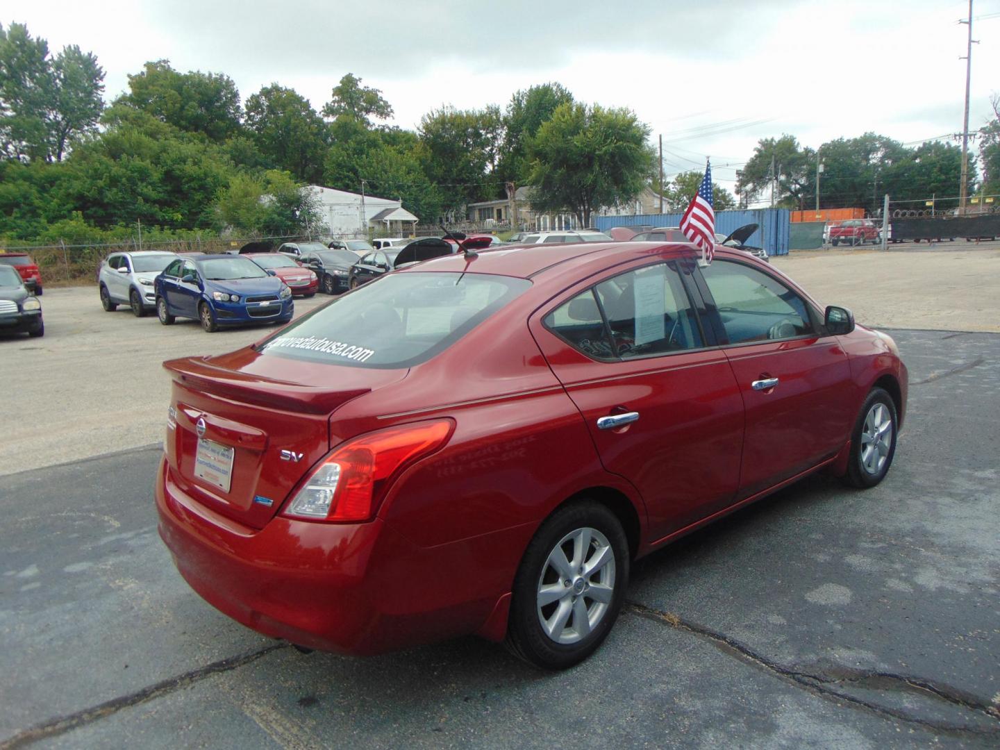 2014 Nissan Versa 1.6 S 5M (3N1CN7AP1EL) with an 1.6L L4 DOHC 16V engine, 5-Speed Manual transmission, located at 2105 Dixie Hwy, Louisville, KY, 40210, (502) 772-3333, 38.220932, -85.795441 - Photo#4