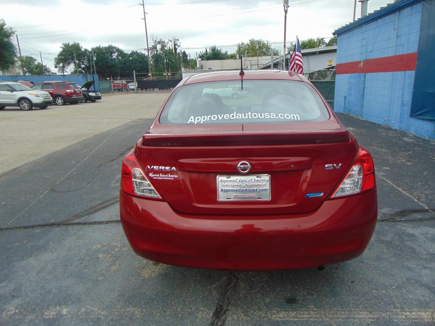 2014 Nissan Versa 1.6 S 5M (3N1CN7AP1EL) with an 1.6L L4 DOHC 16V engine, 5-Speed Manual transmission, located at 2105 Dixie Hwy, Louisville, KY, 40210, (502) 772-3333, 38.220932, -85.795441 - Photo#5