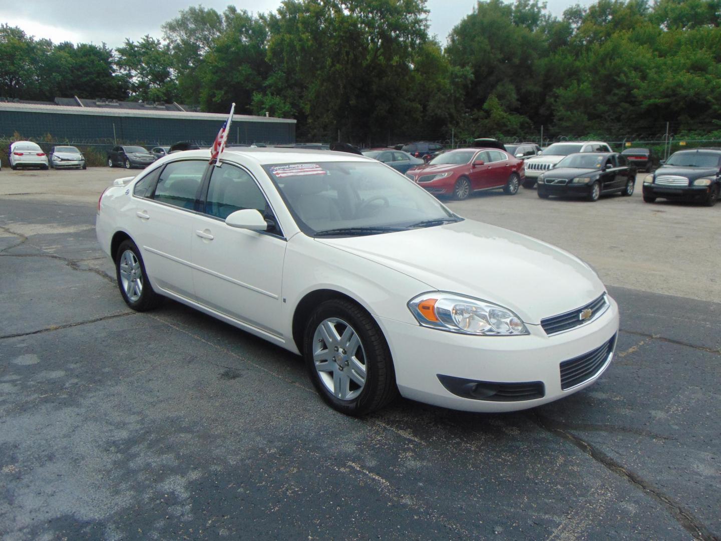 2007 Chevrolet Impala LT3 3.9L (2G1WC58R379) with an 3.9L V6 SOHC 12V engine, 4-Speed Automatic Overdrive transmission, located at 2105 Dixie Hwy, Louisville, KY, 40210, (502) 772-3333, 38.220932, -85.795441 - Photo#3