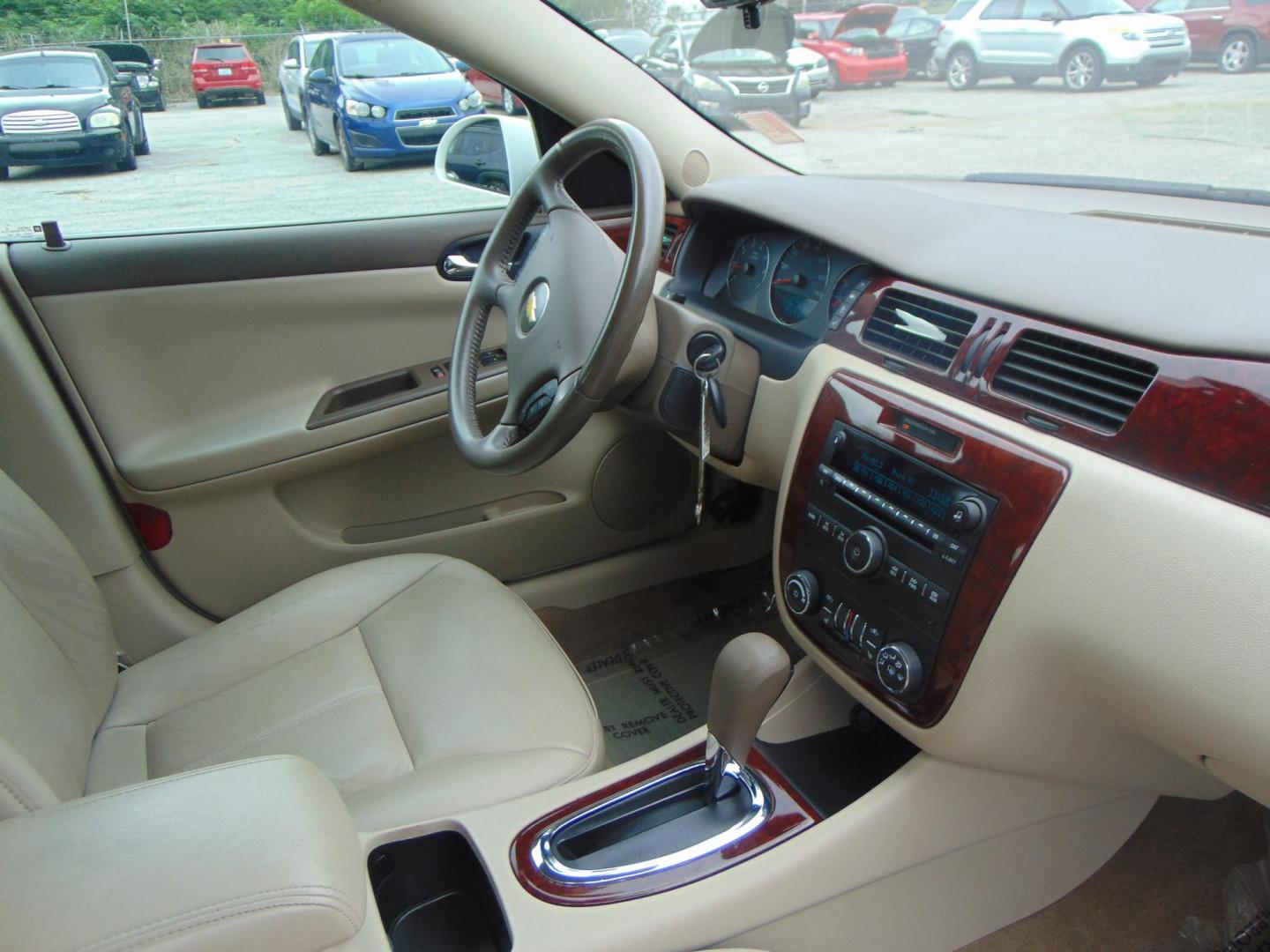 2007 Chevrolet Impala LT3 3.9L (2G1WC58R379) with an 3.9L V6 SOHC 12V engine, 4-Speed Automatic Overdrive transmission, located at 2105 Dixie Hwy, Louisville, KY, 40210, (502) 772-3333, 38.220932, -85.795441 - Photo#7