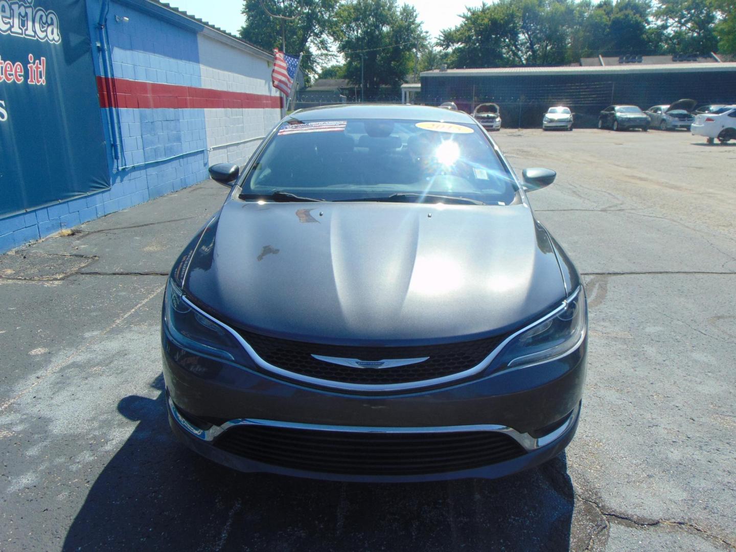 2015 Chrysler 200 Limited (1C3CCCAB0FN) with an 2.4L L4 DOHC 16V engine, 9-Speed Automatic transmission, located at 2105 Dixie Hwy, Louisville, KY, 40210, (502) 772-3333, 38.220932, -85.795441 - Photo#2