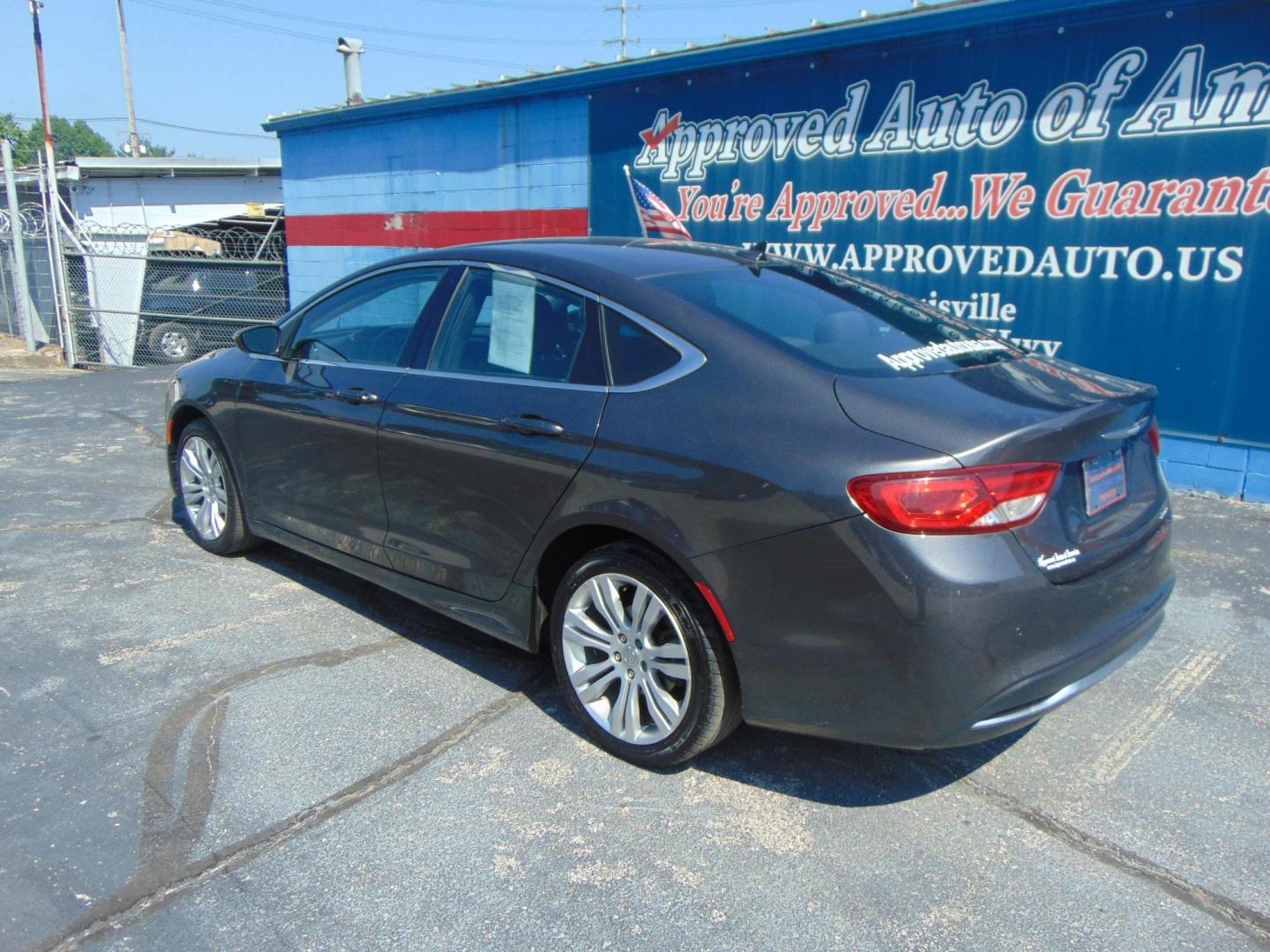 2015 Chrysler 200 Limited (1C3CCCAB0FN) with an 2.4L L4 DOHC 16V engine, 9-Speed Automatic transmission, located at 2105 Dixie Hwy, Louisville, KY, 40210, (502) 772-3333, 38.220932, -85.795441 - Photo#5