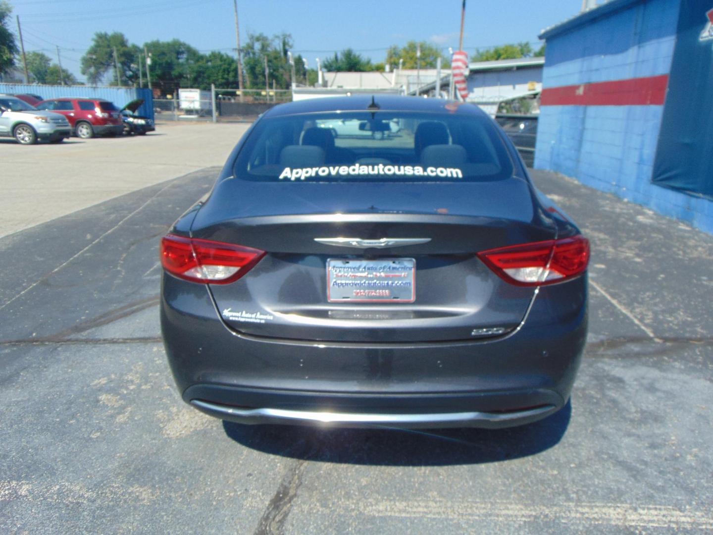 2015 Chrysler 200 Limited (1C3CCCAB0FN) with an 2.4L L4 DOHC 16V engine, 9-Speed Automatic transmission, located at 2105 Dixie Hwy, Louisville, KY, 40210, (502) 772-3333, 38.220932, -85.795441 - Photo#6