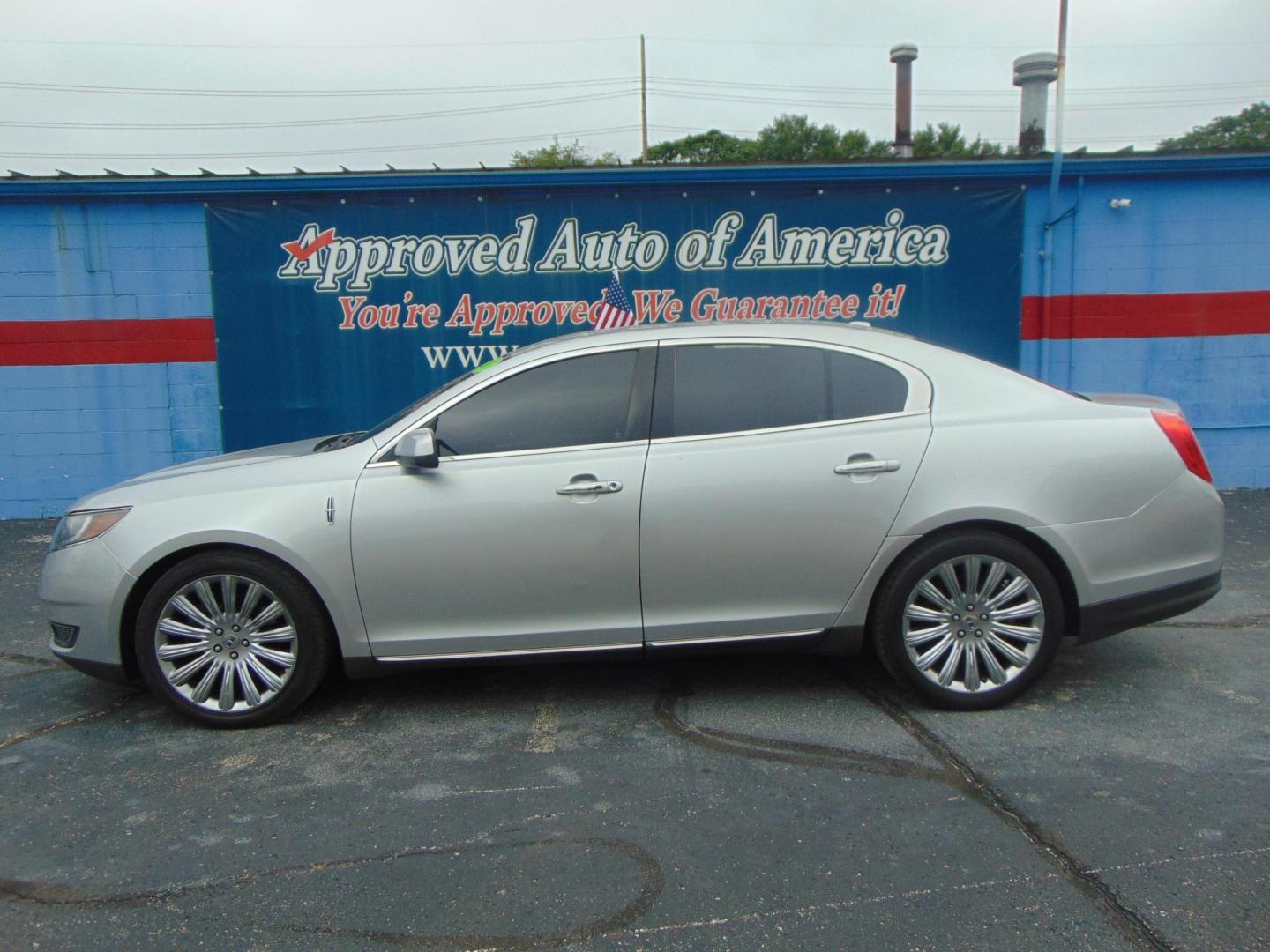 2013 Lincoln MKS FWD (1LNHL9DK8DG) with an 3.5L V6 DOHC 24V engine, 6-Speed Automatic transmission, located at 2105 Dixie Hwy, Louisville, KY, 40210, (502) 772-3333, 38.220932, -85.795441 - Photo#0