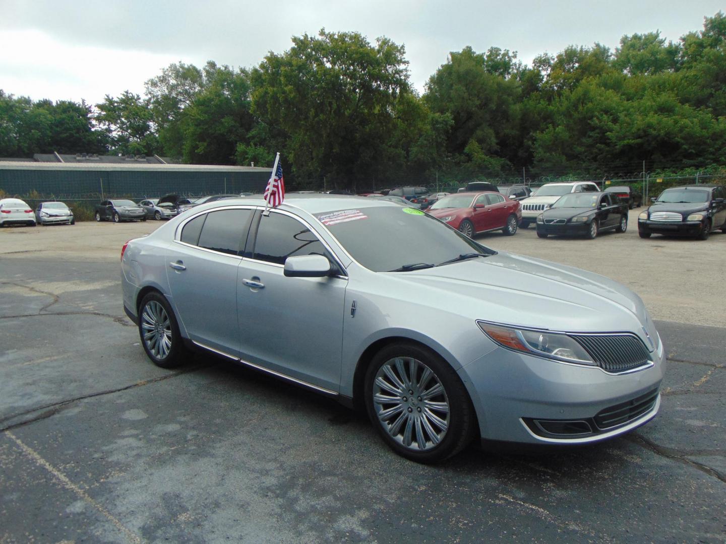 2013 Lincoln MKS FWD (1LNHL9DK8DG) with an 3.5L V6 DOHC 24V engine, 6-Speed Automatic transmission, located at 2105 Dixie Hwy, Louisville, KY, 40210, (502) 772-3333, 38.220932, -85.795441 - Photo#2