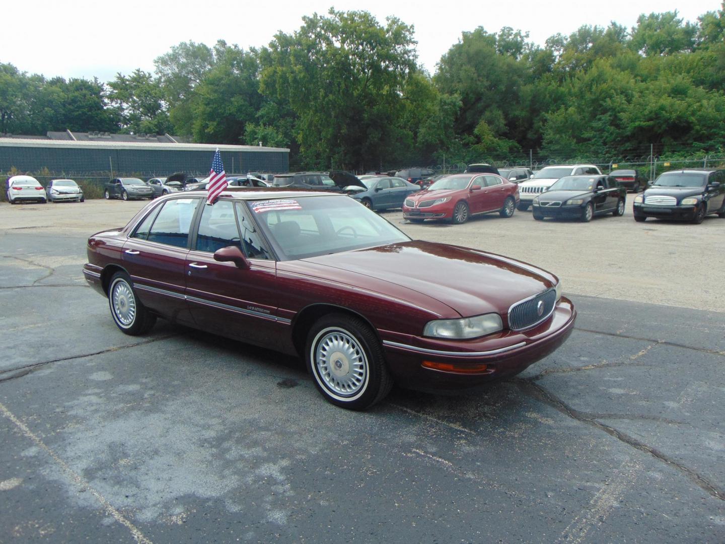 1998 Buick LeSabre Limited (1G4HR52K0WH) with an 3.8L V6 OHV 12V engine, 4-Speed Automatic Overdrive transmission, located at 2105 Dixie Hwy, Louisville, KY, 40210, (502) 772-3333, 38.220932, -85.795441 - Photo#2