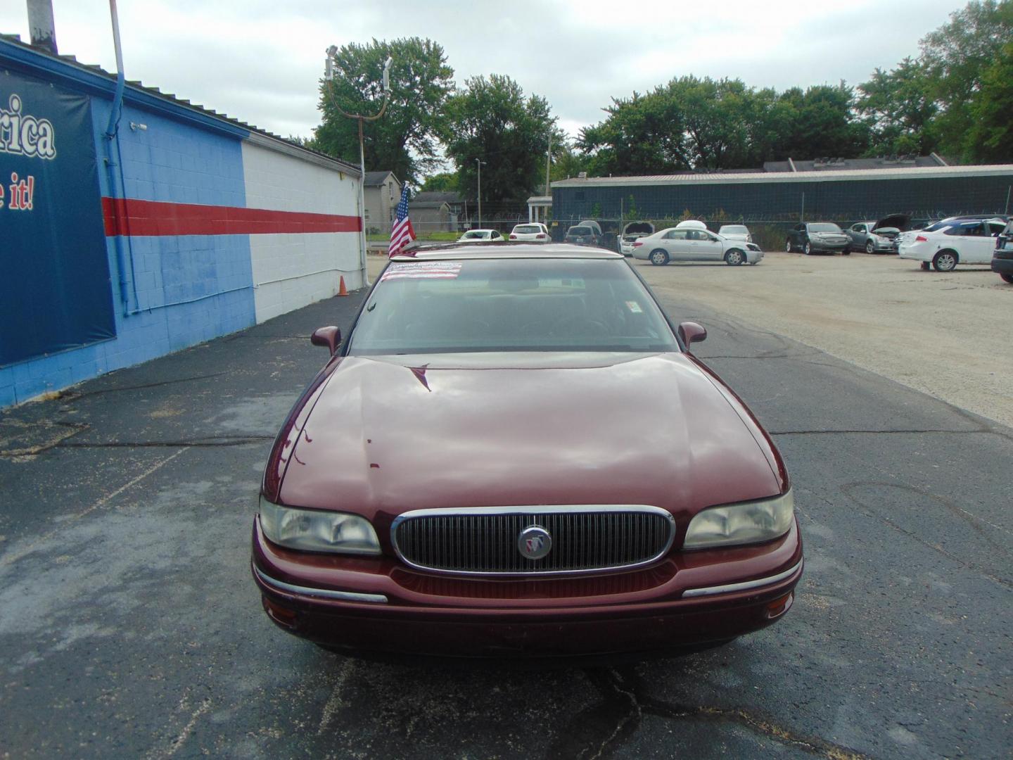 1998 Buick LeSabre Limited (1G4HR52K0WH) with an 3.8L V6 OHV 12V engine, 4-Speed Automatic Overdrive transmission, located at 2105 Dixie Hwy, Louisville, KY, 40210, (502) 772-3333, 38.220932, -85.795441 - Photo#3