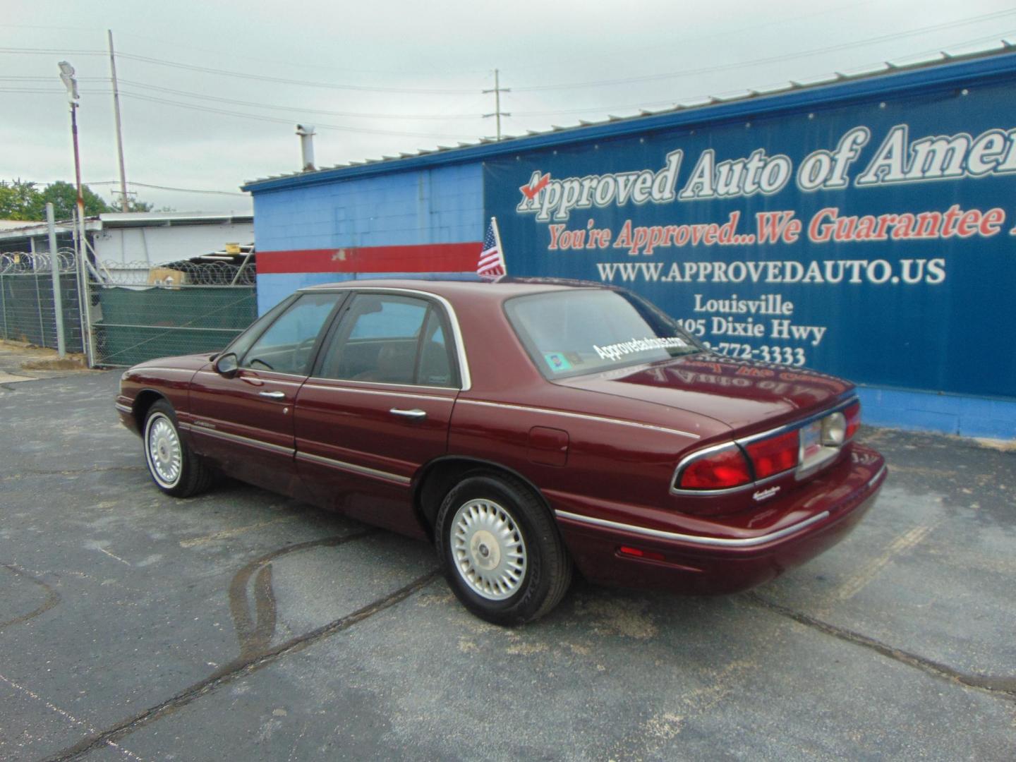 1998 Buick LeSabre Limited (1G4HR52K0WH) with an 3.8L V6 OHV 12V engine, 4-Speed Automatic Overdrive transmission, located at 2105 Dixie Hwy, Louisville, KY, 40210, (502) 772-3333, 38.220932, -85.795441 - Photo#6