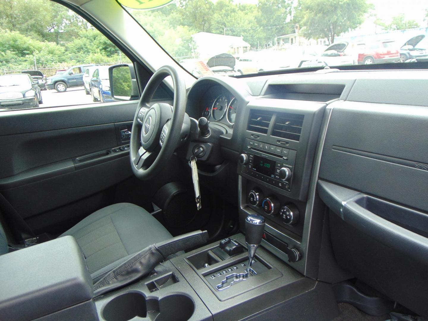 2011 Jeep Liberty Sport 4WD (1J4PN2GK9BW) with an 3.7L V6 SOHC 12V engine, 4-Speed Automatic transmission, located at 2105 Dixie Hwy, Louisville, KY, 40210, (502) 772-3333, 38.220932, -85.795441 - Photo#7