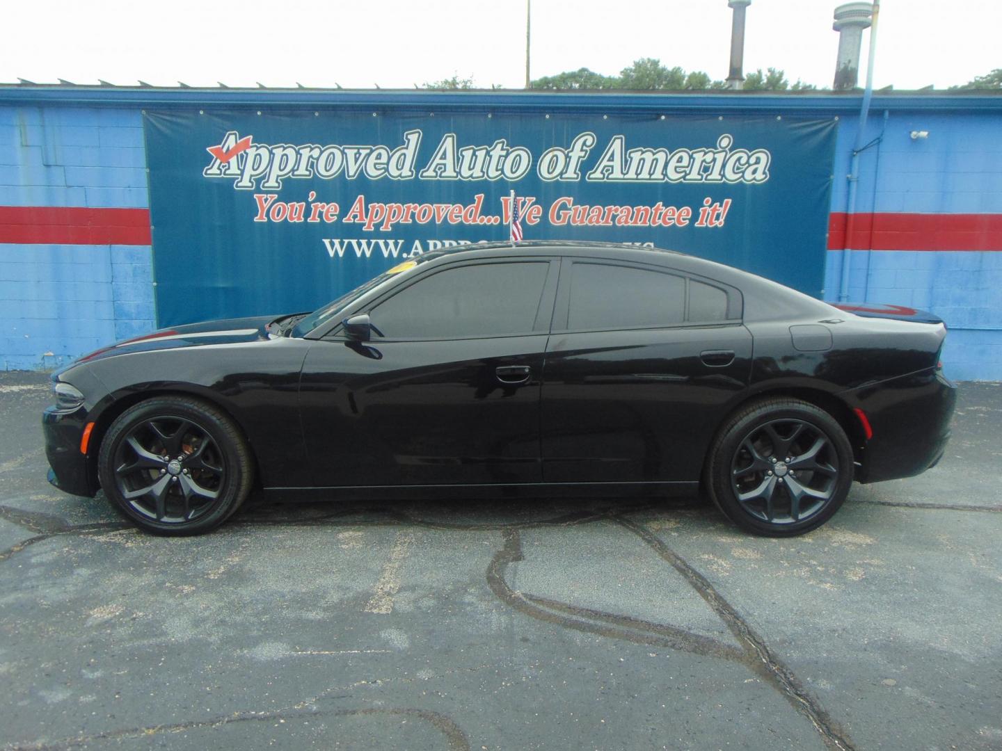 2017 Dodge Charger SE (2C3CDXBG5HH) with an 3.6L V6 DOHC 24V engine, 8A transmission, located at 2105 Dixie Hwy, Louisville, KY, 40210, (502) 772-3333, 38.220932, -85.795441 - Photo#0