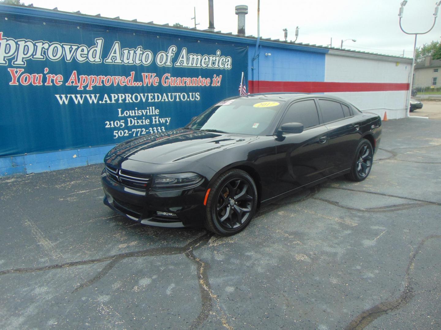 2017 Dodge Charger SE (2C3CDXBG5HH) with an 3.6L V6 DOHC 24V engine, 8A transmission, located at 2105 Dixie Hwy, Louisville, KY, 40210, (502) 772-3333, 38.220932, -85.795441 - Photo#1