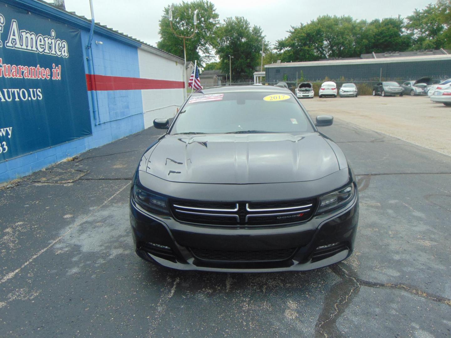 2017 Dodge Charger SE (2C3CDXBG5HH) with an 3.6L V6 DOHC 24V engine, 8A transmission, located at 2105 Dixie Hwy, Louisville, KY, 40210, (502) 772-3333, 38.220932, -85.795441 - Photo#2