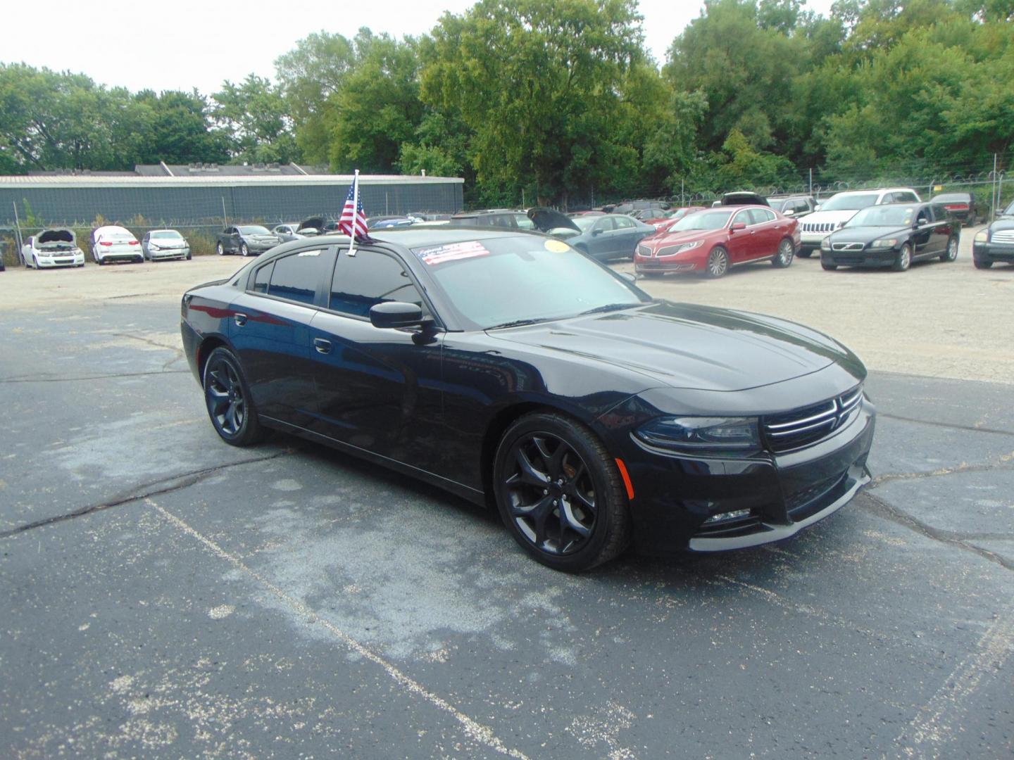 2017 Dodge Charger SE (2C3CDXBG5HH) with an 3.6L V6 DOHC 24V engine, 8A transmission, located at 2105 Dixie Hwy, Louisville, KY, 40210, (502) 772-3333, 38.220932, -85.795441 - Photo#3