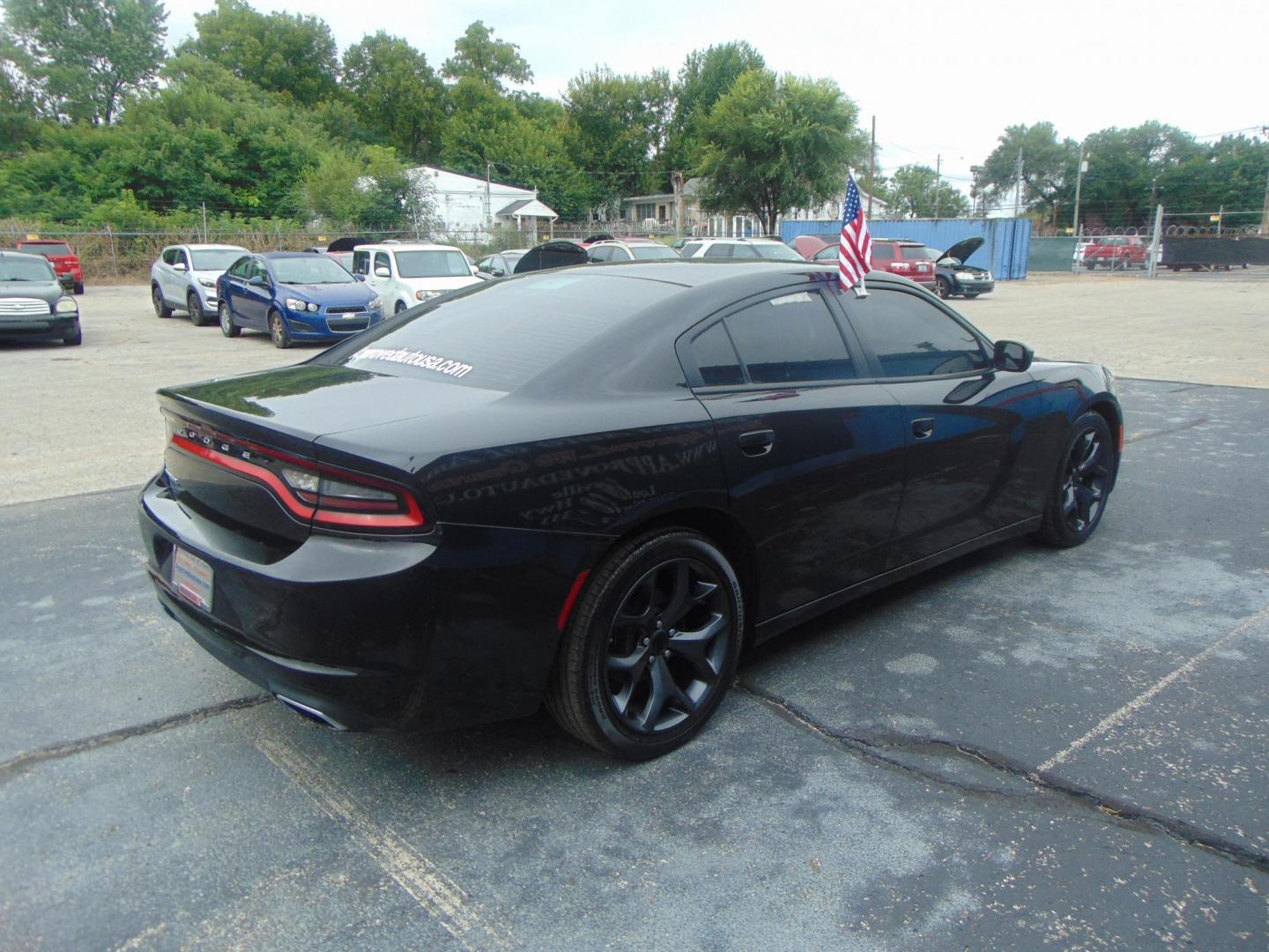 2017 Dodge Charger SE (2C3CDXBG5HH) with an 3.6L V6 DOHC 24V engine, 8A transmission, located at 2105 Dixie Hwy, Louisville, KY, 40210, (502) 772-3333, 38.220932, -85.795441 - Photo#5