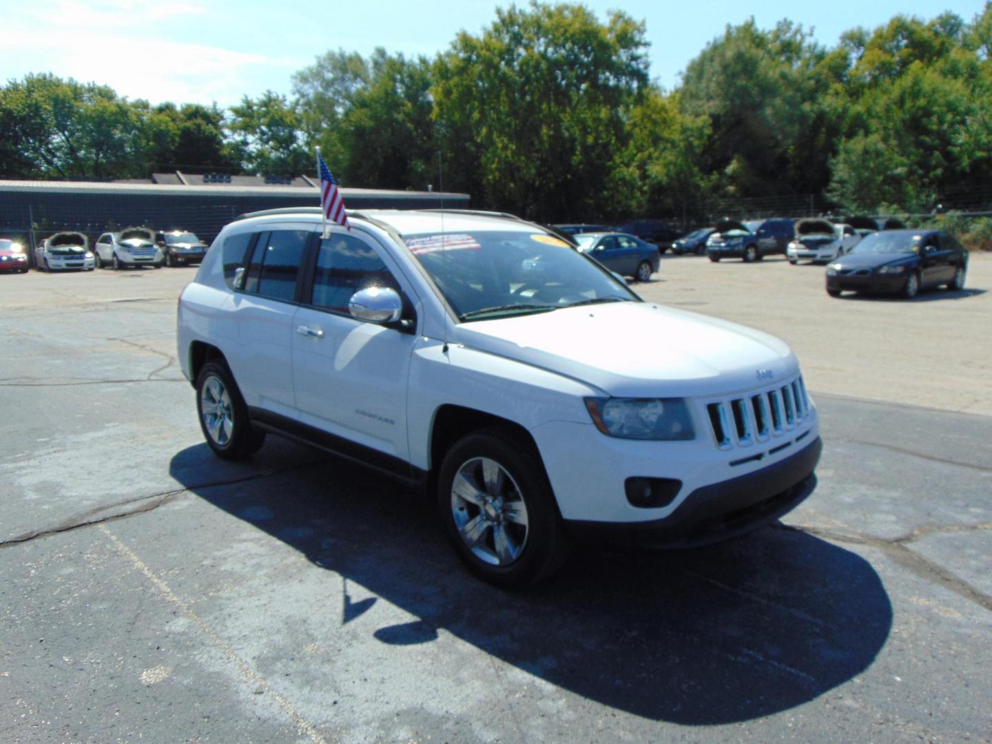 2016 Jeep Compass Sport 4WD (1C4NJDBB1GD) with an 2.4L L4 DOHC 16V engine, located at 2105 Dixie Hwy, Louisville, KY, 40210, (502) 772-3333, 38.220932, -85.795441 - Photo#3