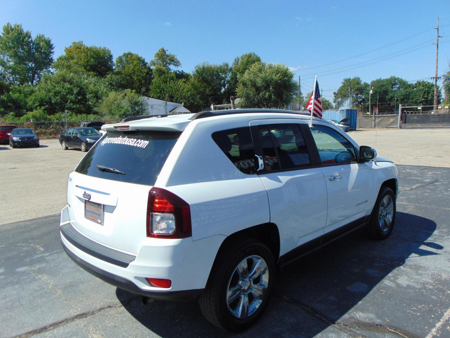 2016 Jeep Compass Sport 4WD (1C4NJDBB1GD) with an 2.4L L4 DOHC 16V engine, located at 2105 Dixie Hwy, Louisville, KY, 40210, (502) 772-3333, 38.220932, -85.795441 - Photo#4