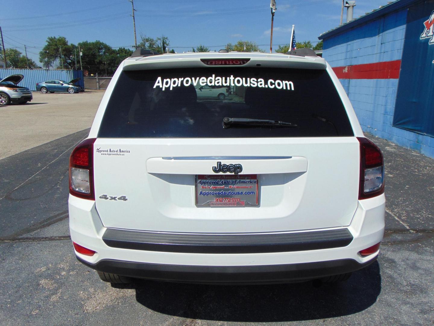 2016 Jeep Compass Sport 4WD (1C4NJDBB1GD) with an 2.4L L4 DOHC 16V engine, located at 2105 Dixie Hwy, Louisville, KY, 40210, (502) 772-3333, 38.220932, -85.795441 - Photo#5