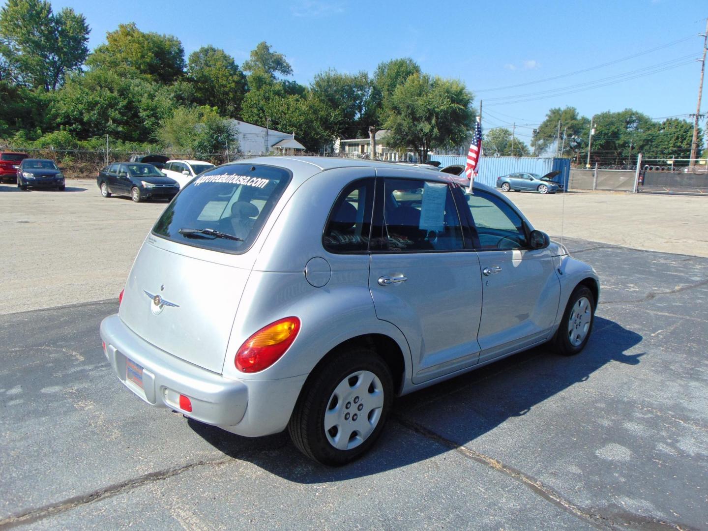 2005 Chrysler PT Cruiser Base (3C4FY48B55T) with an 2.4L L4 DOHC 16V engine, located at 2105 Dixie Hwy, Louisville, KY, 40210, (502) 772-3333, 38.220932, -85.795441 - Photo#5