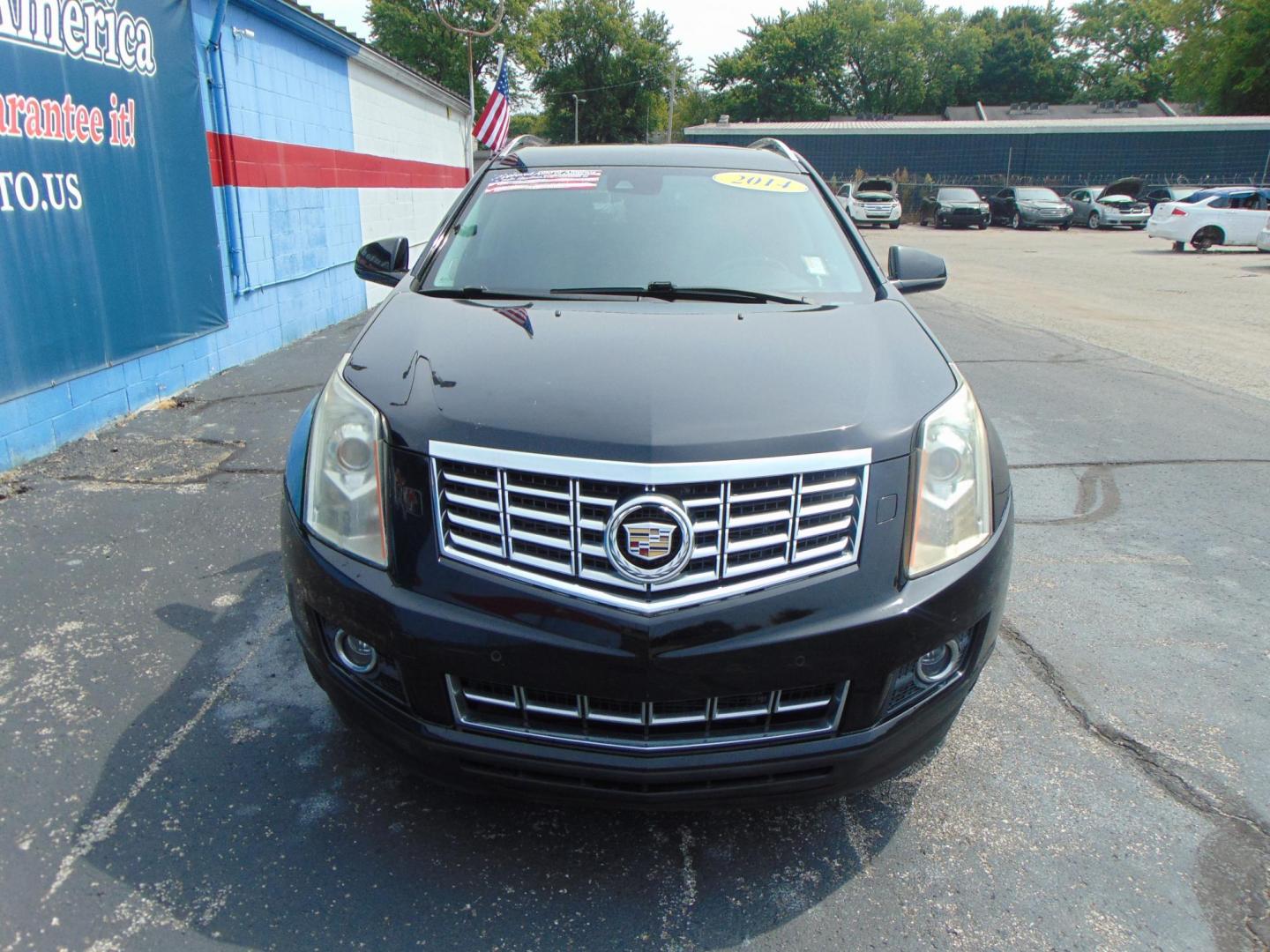 2014 Cadillac SRX Performance Collection FWD (3GYFNCE37ES) with an 3.6L V6 DOHC 24V FFV engine, 6-Speed Automatic transmission, located at 2105 Dixie Hwy, Louisville, KY, 40210, (502) 772-3333, 38.220932, -85.795441 - Photo#2