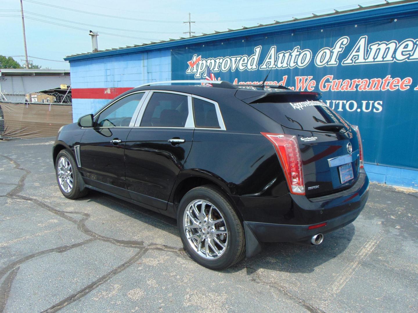 2014 Cadillac SRX Performance Collection FWD (3GYFNCE37ES) with an 3.6L V6 DOHC 24V FFV engine, 6-Speed Automatic transmission, located at 2105 Dixie Hwy, Louisville, KY, 40210, (502) 772-3333, 38.220932, -85.795441 - Photo#6