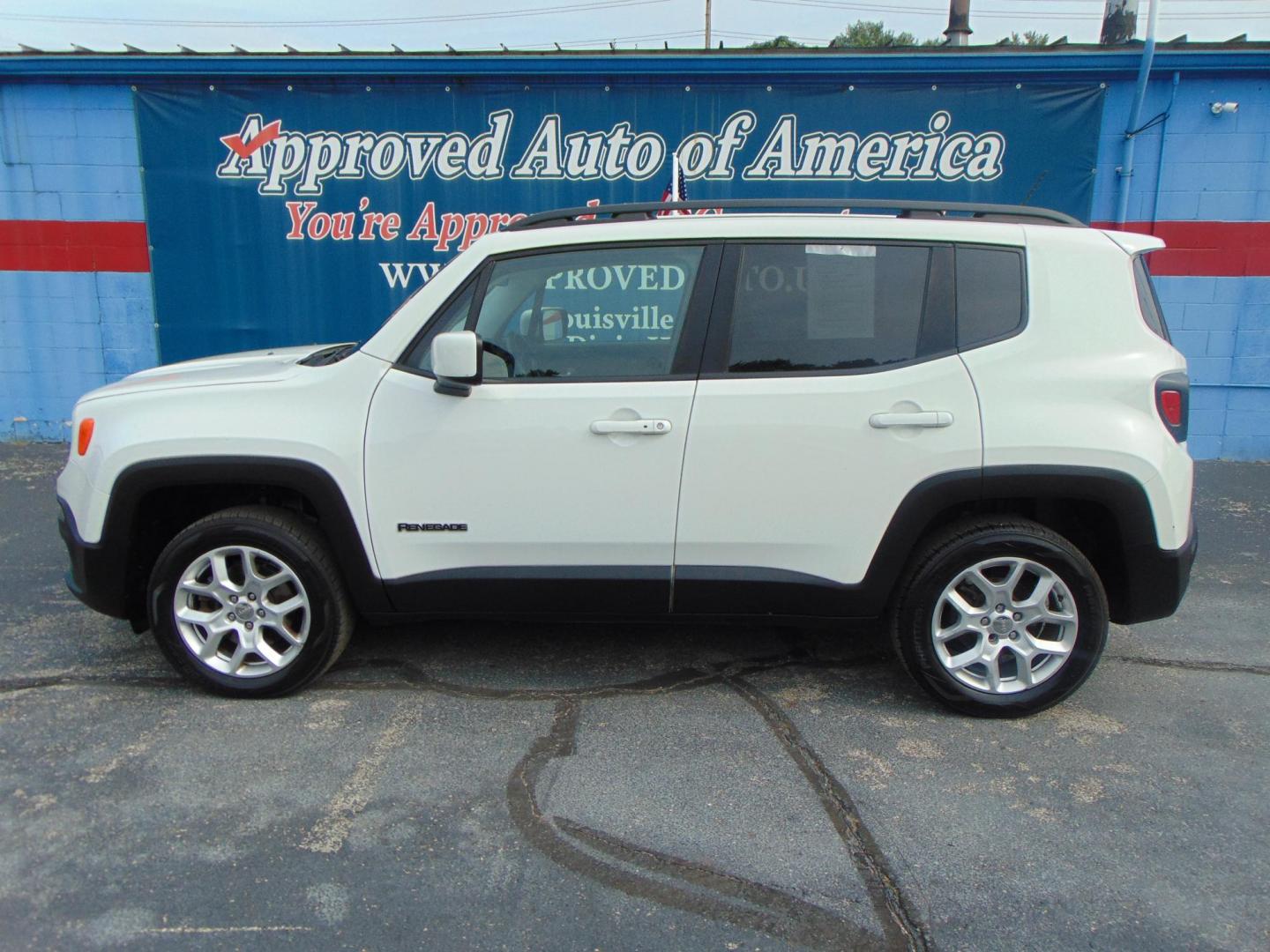 2017 Jeep Renegade Latitude 4WD (ZACCJBBB3HP) with an 2.4L L4 DOHC 16V engine, 6M transmission, located at 2105 Dixie Hwy, Louisville, KY, 40210, (502) 772-3333, 38.220932, -85.795441 - Photo#0