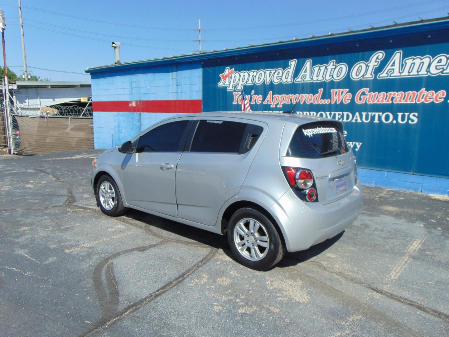 2012 Chevrolet Sonic 2LT 5-Door (1G1JC6SH7C4) with an 1.8L L4 DOHC 24V FFV engine, 6-Speed Automatic transmission, located at 2105 Dixie Hwy, Louisville, KY, 40210, (502) 772-3333, 38.220932, -85.795441 - Photo#5