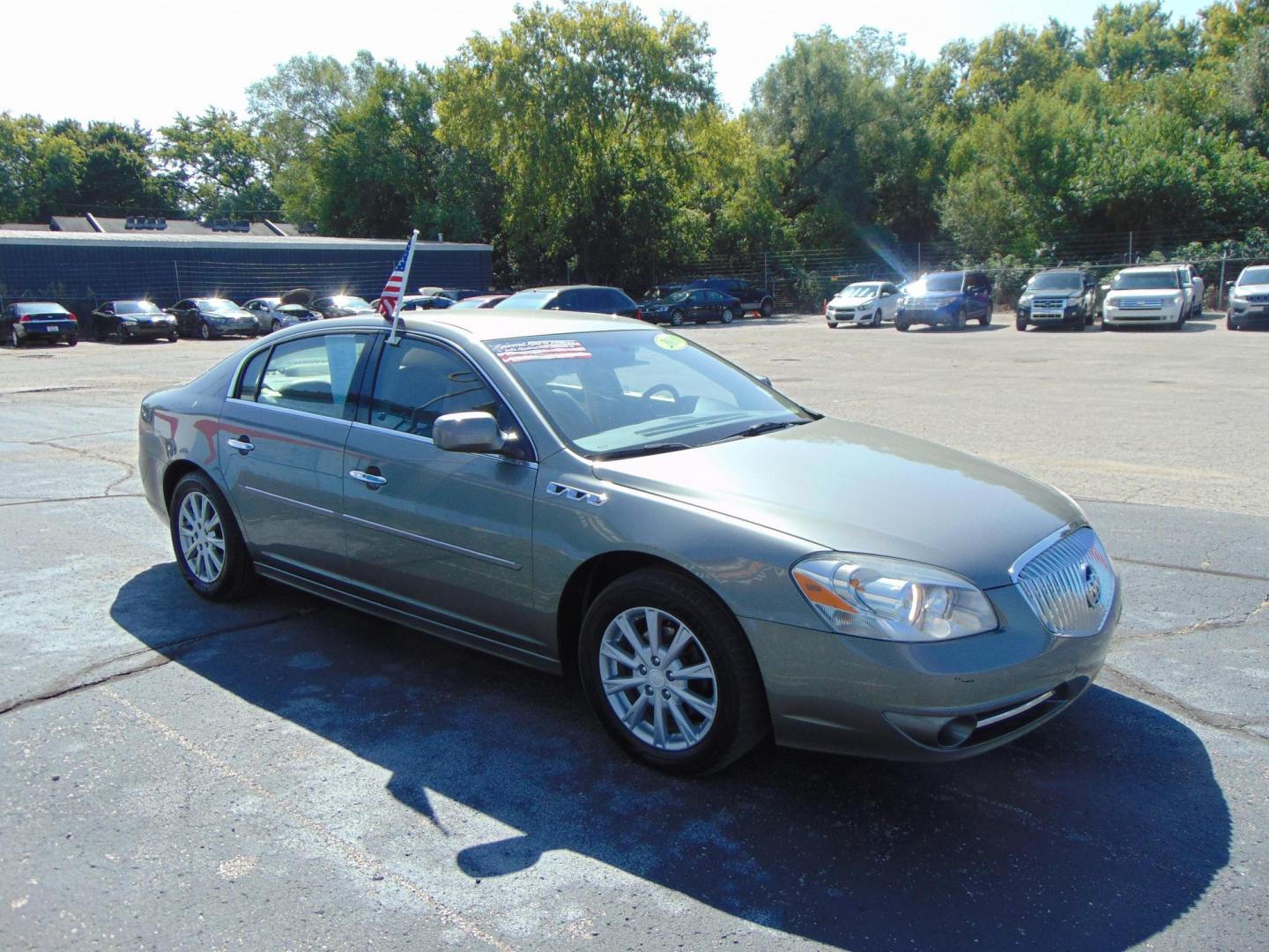 2011 Buick Lucerne CXL (1G4HC5EMXBU) with an 3.9L V6 OHV 12V engine, 4-Speed Automatic transmission, located at 2105 Dixie Hwy, Louisville, KY, 40210, (502) 772-3333, 38.220932, -85.795441 - Photo#3