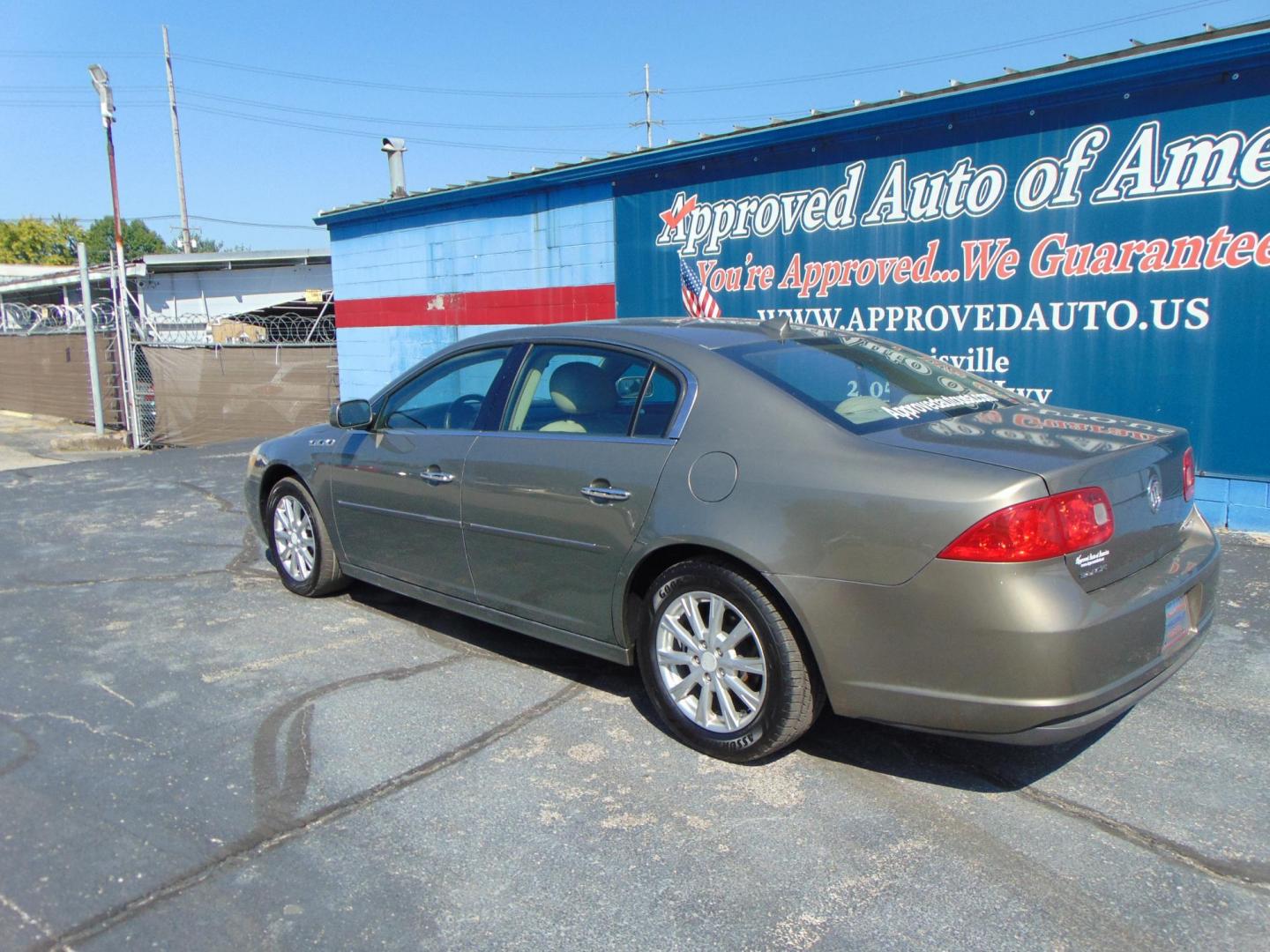 2011 Buick Lucerne CXL (1G4HC5EMXBU) with an 3.9L V6 OHV 12V engine, 4-Speed Automatic transmission, located at 2105 Dixie Hwy, Louisville, KY, 40210, (502) 772-3333, 38.220932, -85.795441 - Photo#5