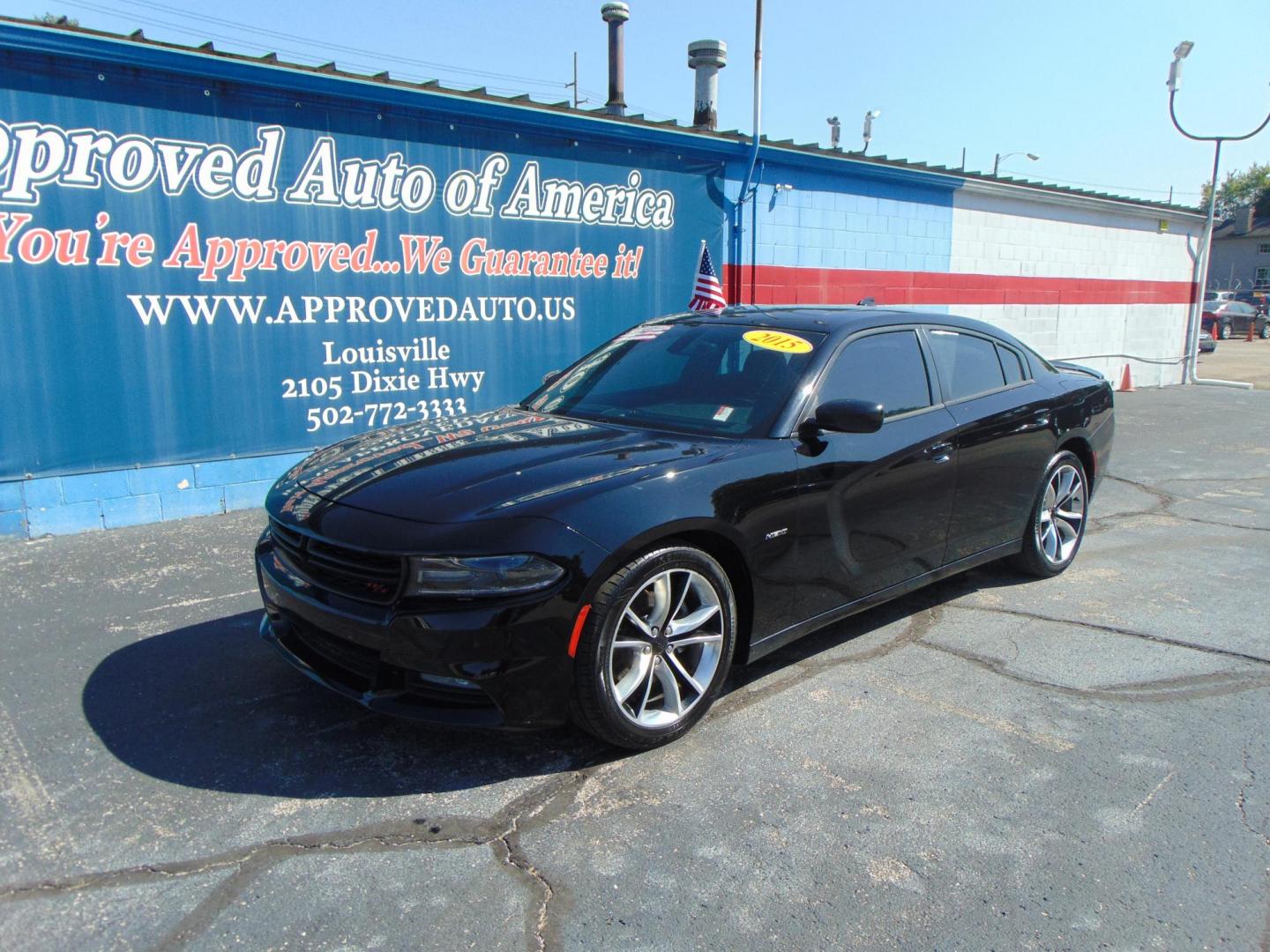 2015 Dodge Charger R/T (2C3CDXCT7FH) with an 5.7L V8 OHV 16V engine, 8-Speed Automatic transmission, located at 2105 Dixie Hwy, Louisville, KY, 40210, (502) 772-3333, 38.220932, -85.795441 - Photo#1