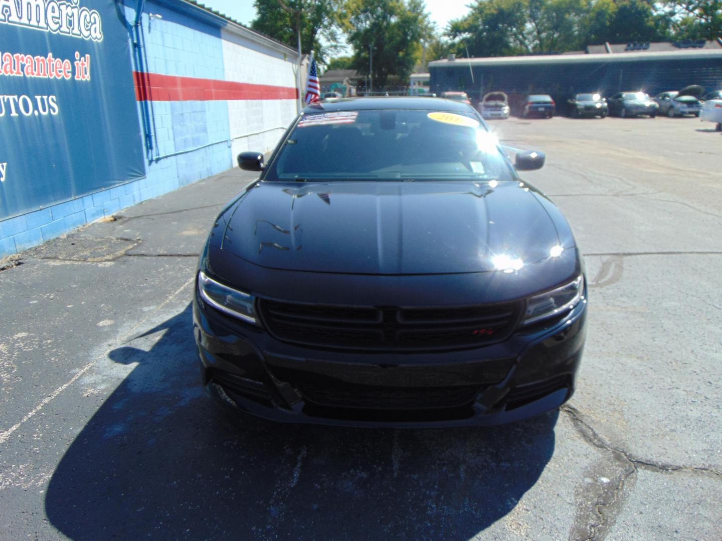 2015 Dodge Charger R/T (2C3CDXCT7FH) with an 5.7L V8 OHV 16V engine, 8-Speed Automatic transmission, located at 2105 Dixie Hwy, Louisville, KY, 40210, (502) 772-3333, 38.220932, -85.795441 - Photo#2