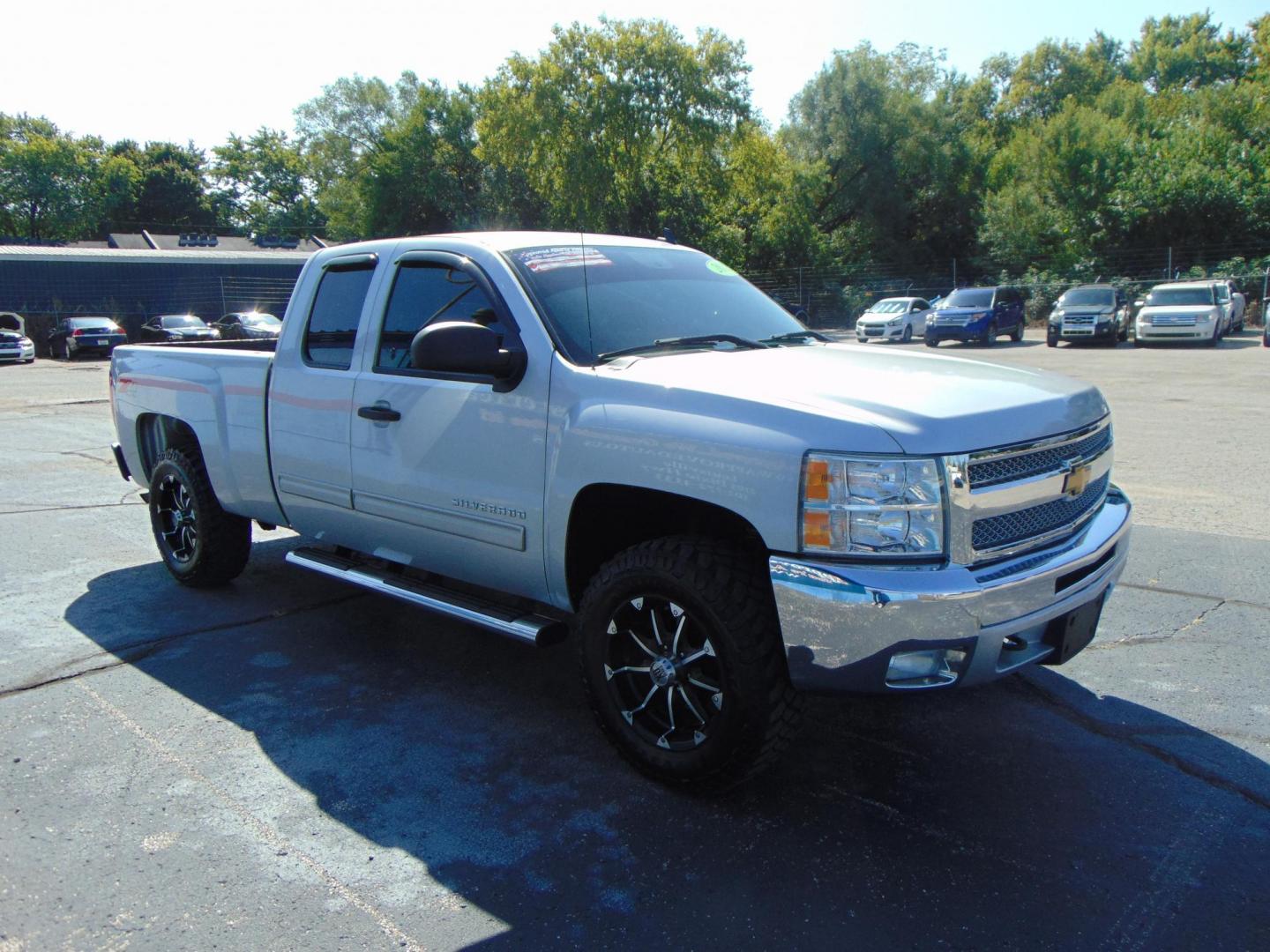 2013 Chevrolet Silverado 1500 LT Ext. Cab Long Box 4WD (1GCRKSE72DZ) with an 5.3L V8 OHV 16V FFV engine, 6-Speed Automatic transmission, located at 2105 Dixie Hwy, Louisville, KY, 40210, (502) 772-3333, 38.220932, -85.795441 - Photo#3