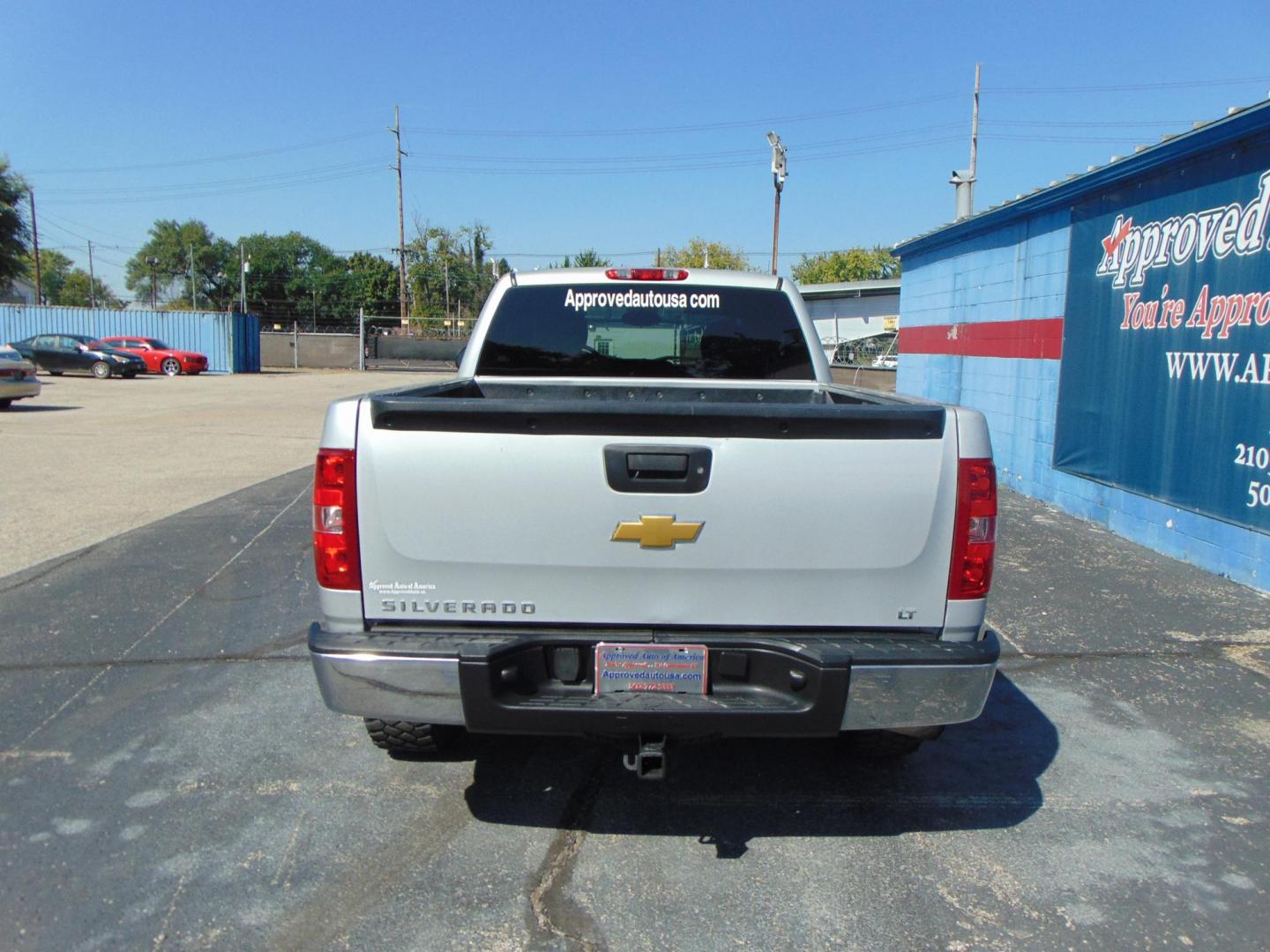 2013 Chevrolet Silverado 1500 LT Ext. Cab Long Box 4WD (1GCRKSE72DZ) with an 5.3L V8 OHV 16V FFV engine, 6-Speed Automatic transmission, located at 2105 Dixie Hwy, Louisville, KY, 40210, (502) 772-3333, 38.220932, -85.795441 - Photo#5