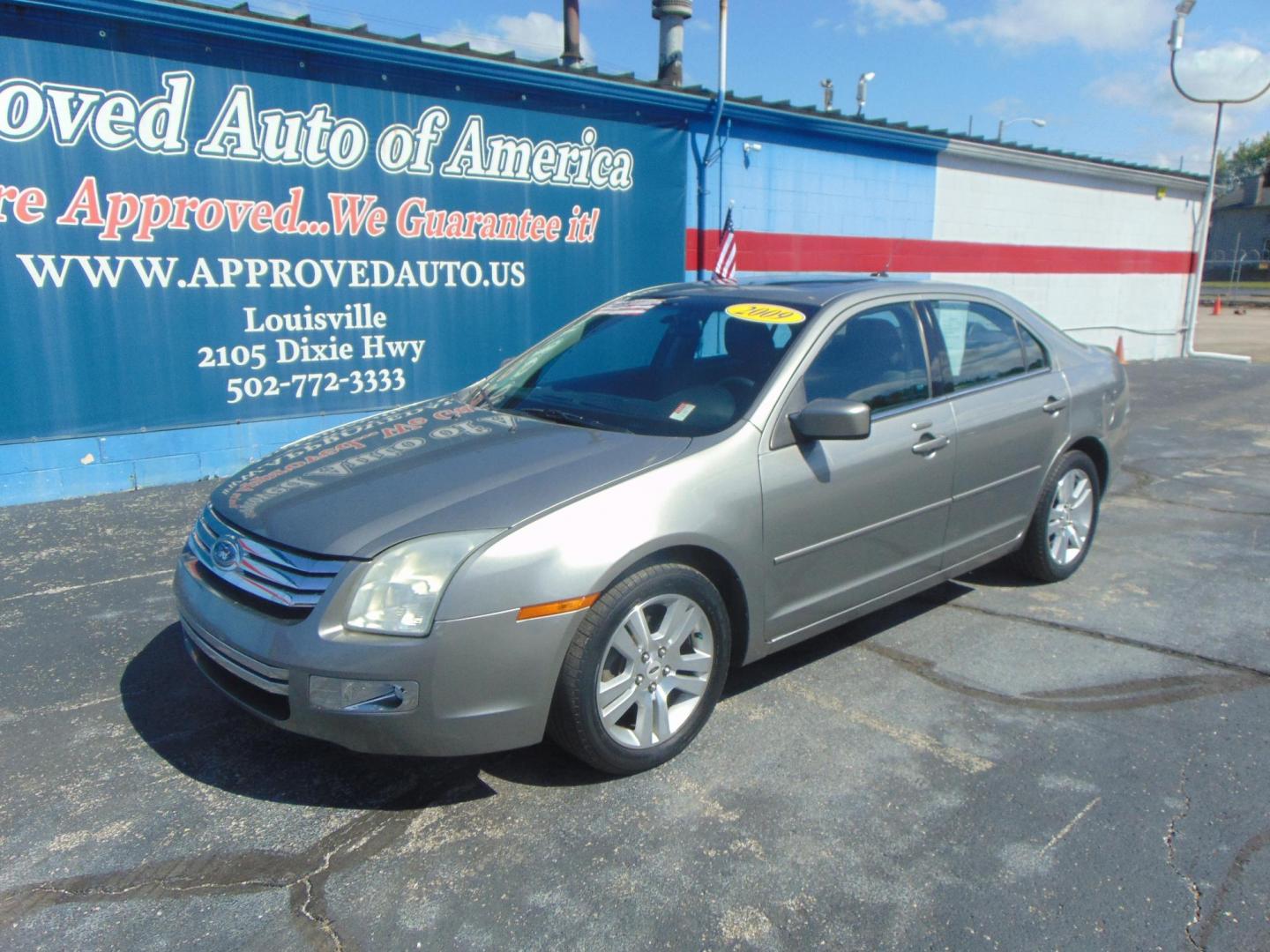 2009 Ford Fusion I4 SEL (3FAHP08Z49R) with an 2.3L L4 DOHC 16V engine, located at 2105 Dixie Hwy, Louisville, KY, 40210, (502) 772-3333, 38.220932, -85.795441 - Photo#1