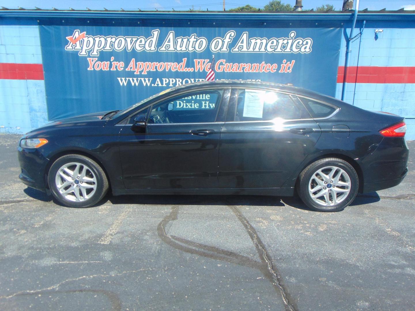 2014 Ford Fusion SE (3FA6P0H75ER) with an 2.5L L4 DOHC 16V engine, located at 2105 Dixie Hwy, Louisville, KY, 40210, (502) 772-3333, 38.220932, -85.795441 - Photo#0