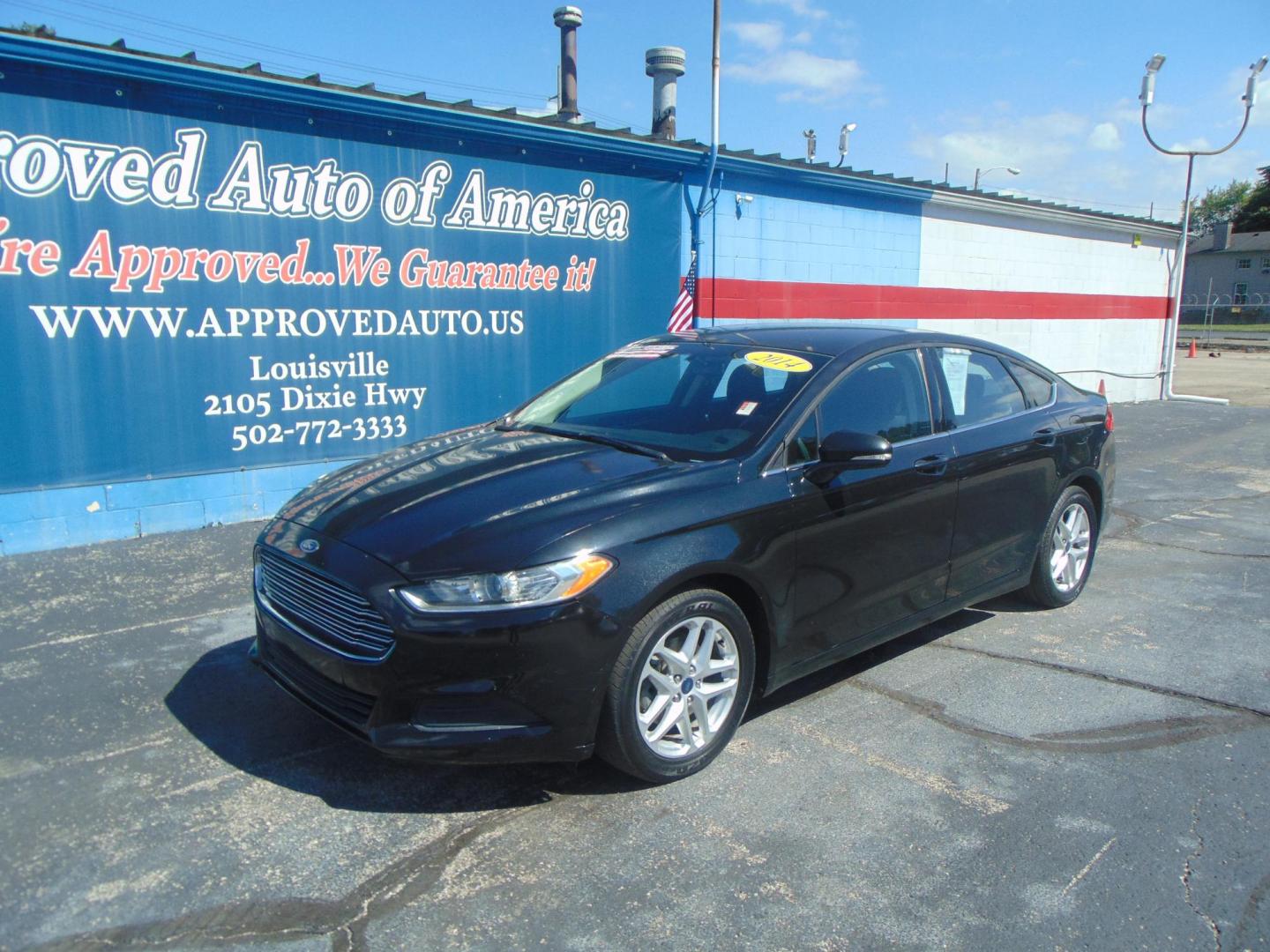 2014 Ford Fusion SE (3FA6P0H75ER) with an 2.5L L4 DOHC 16V engine, located at 2105 Dixie Hwy, Louisville, KY, 40210, (502) 772-3333, 38.220932, -85.795441 - Photo#1