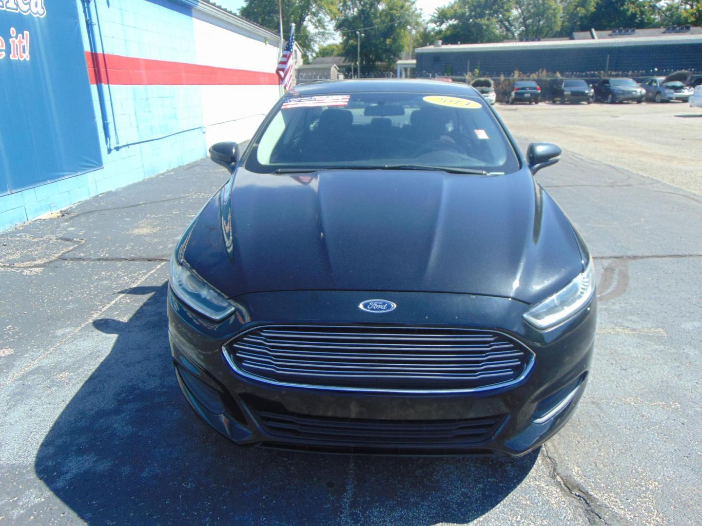 2014 Ford Fusion SE (3FA6P0H75ER) with an 2.5L L4 DOHC 16V engine, located at 2105 Dixie Hwy, Louisville, KY, 40210, (502) 772-3333, 38.220932, -85.795441 - Photo#2