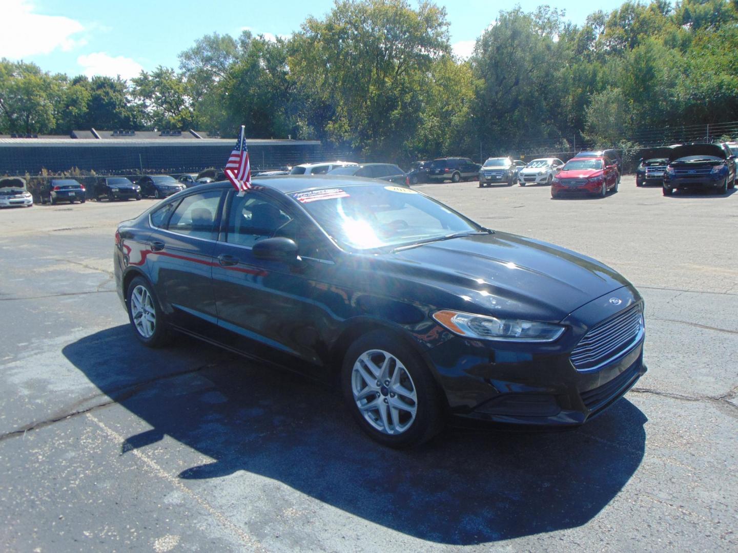 2014 Ford Fusion SE (3FA6P0H75ER) with an 2.5L L4 DOHC 16V engine, located at 2105 Dixie Hwy, Louisville, KY, 40210, (502) 772-3333, 38.220932, -85.795441 - Photo#3