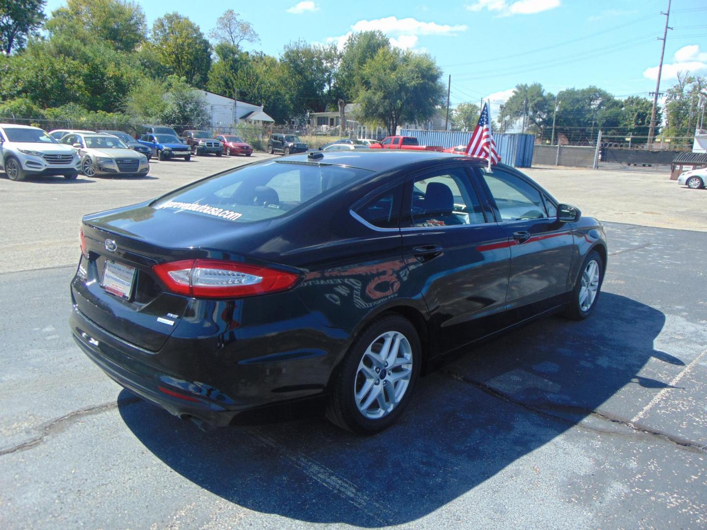 2014 Ford Fusion SE (3FA6P0H75ER) with an 2.5L L4 DOHC 16V engine, located at 2105 Dixie Hwy, Louisville, KY, 40210, (502) 772-3333, 38.220932, -85.795441 - Photo#4